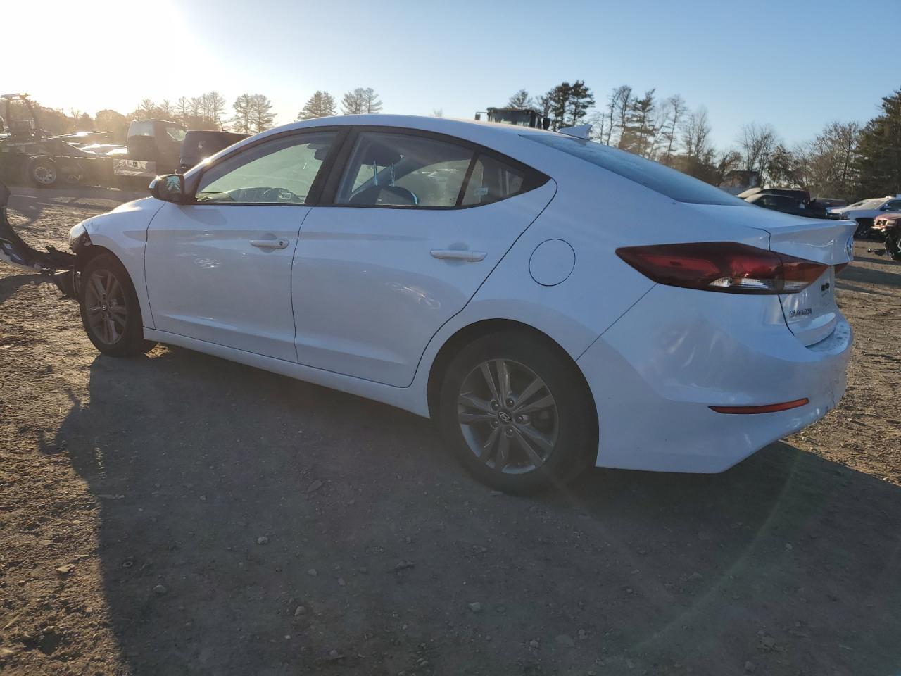 2018 HYUNDAI ELANTRA SE - Image 2