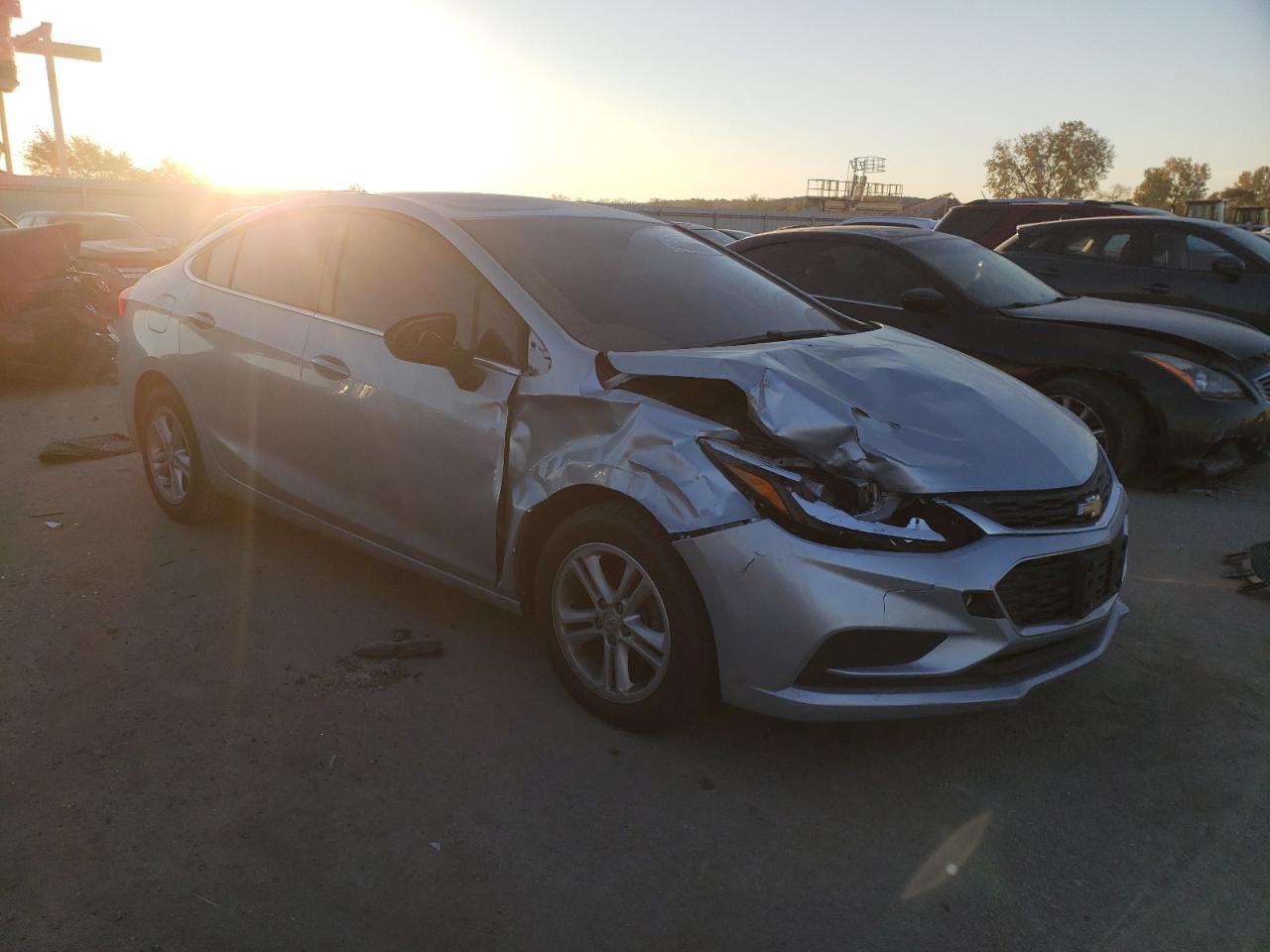 2017 CHEVROLET CRUZE LT - Фото 4