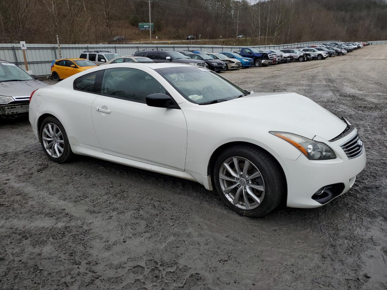 2011 INFINITI G37 - Image 4
