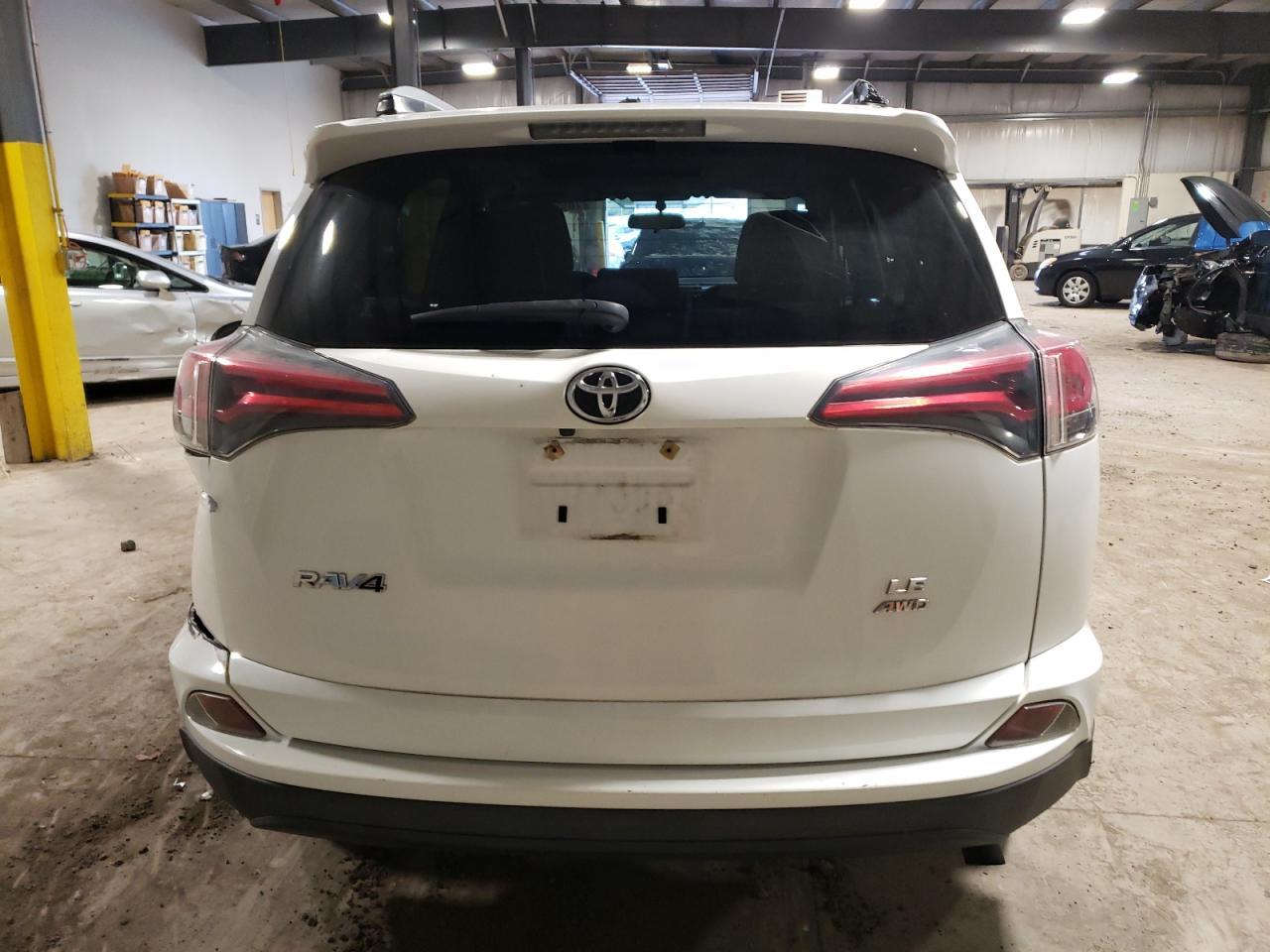 2016 TOYOTA RAV4 LE - Фото 6