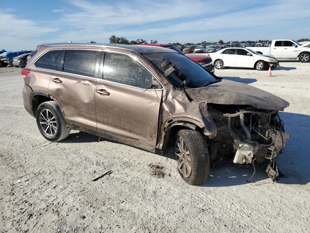 2019 TOYOTA HIGHLANDER - Фото 4
