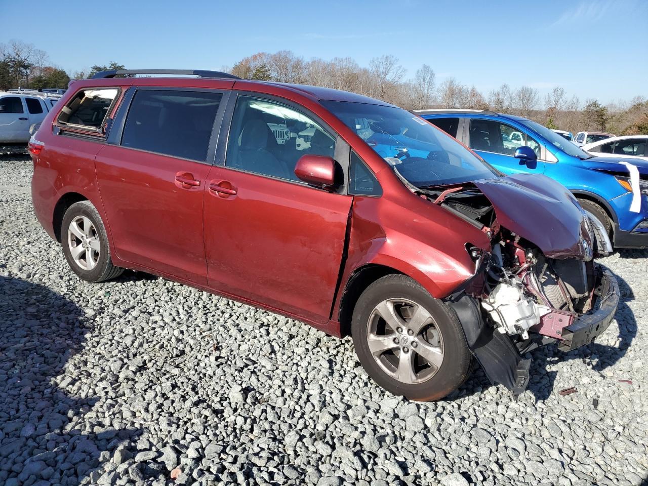2015 TOYOTA SIENNA LE - Фото 4