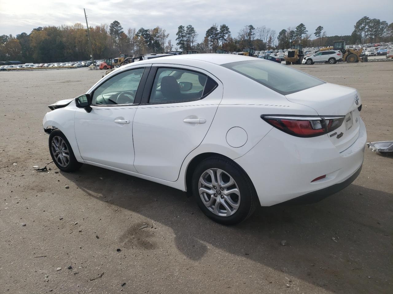 2017 TOYOTA YARIS IA - Фото 2