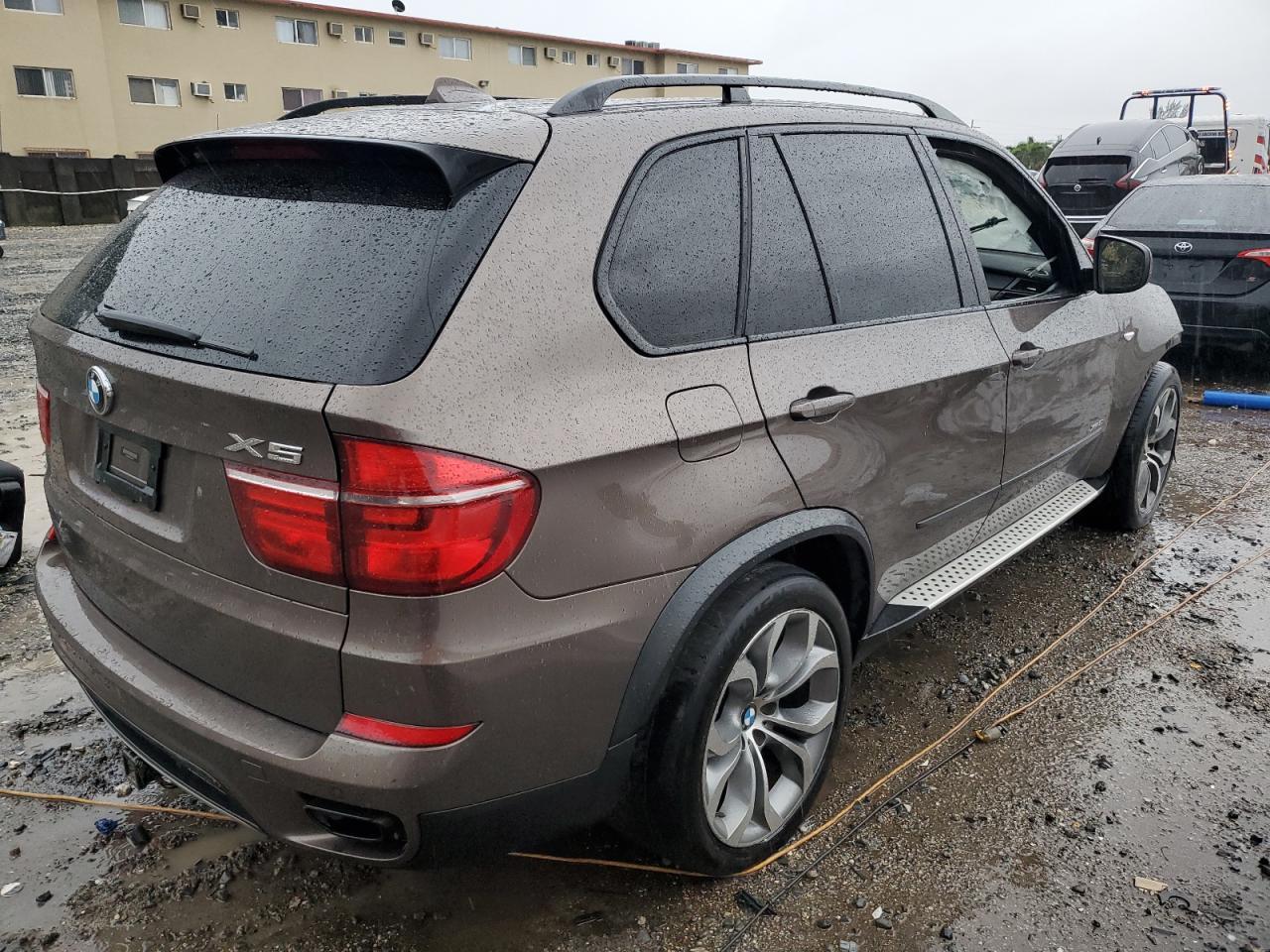 2012 BMW X5 XDRIVE5 - Image 3