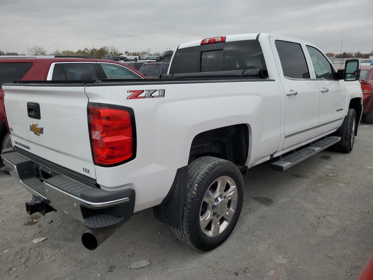 2019 CHEVROLET SILVERADO - Фото 3