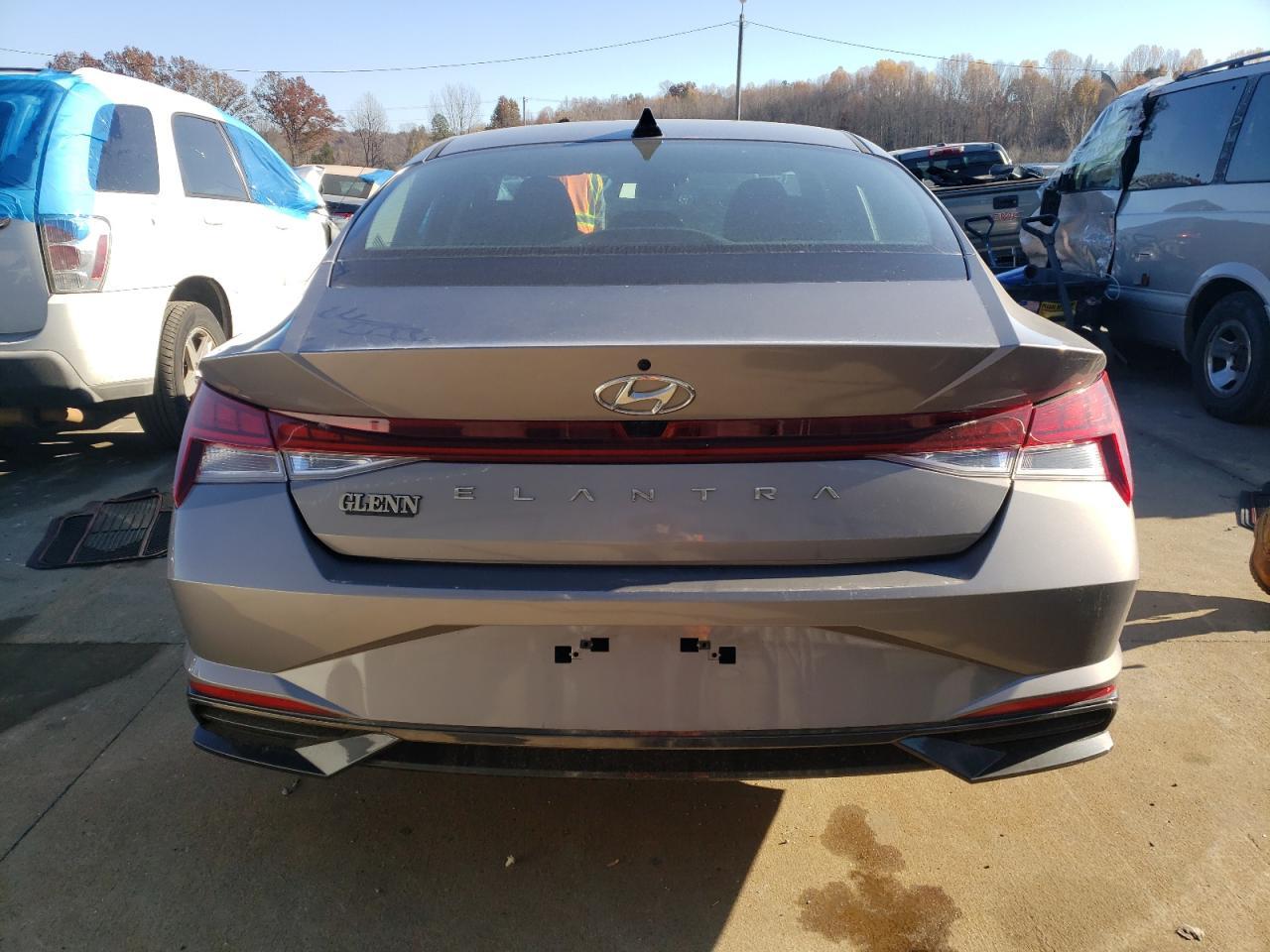 2022 HYUNDAI ELANTRA SE - Image 6