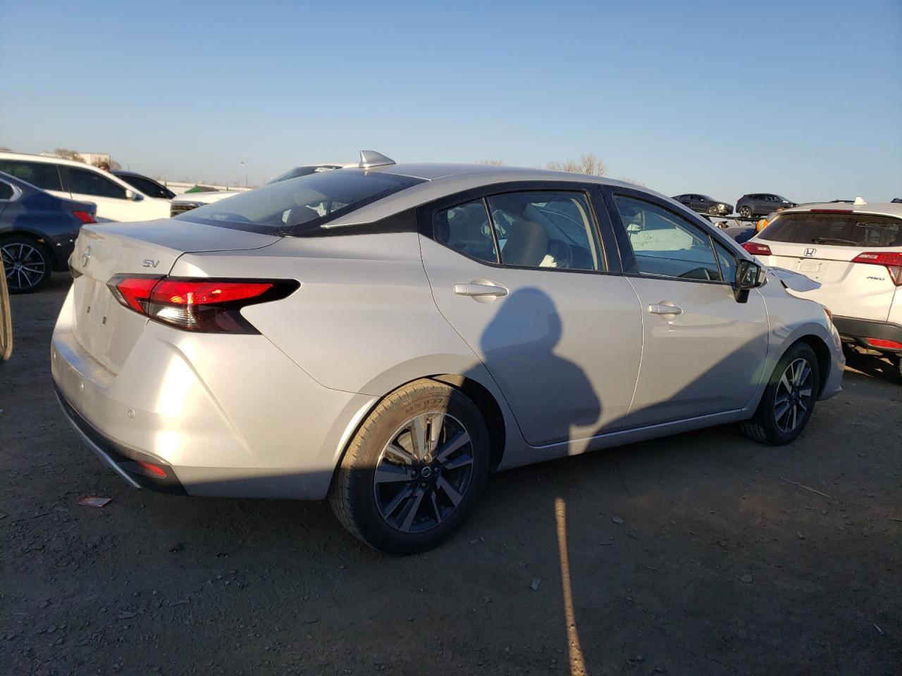 2021 NISSAN VERSA SV - Фото 3