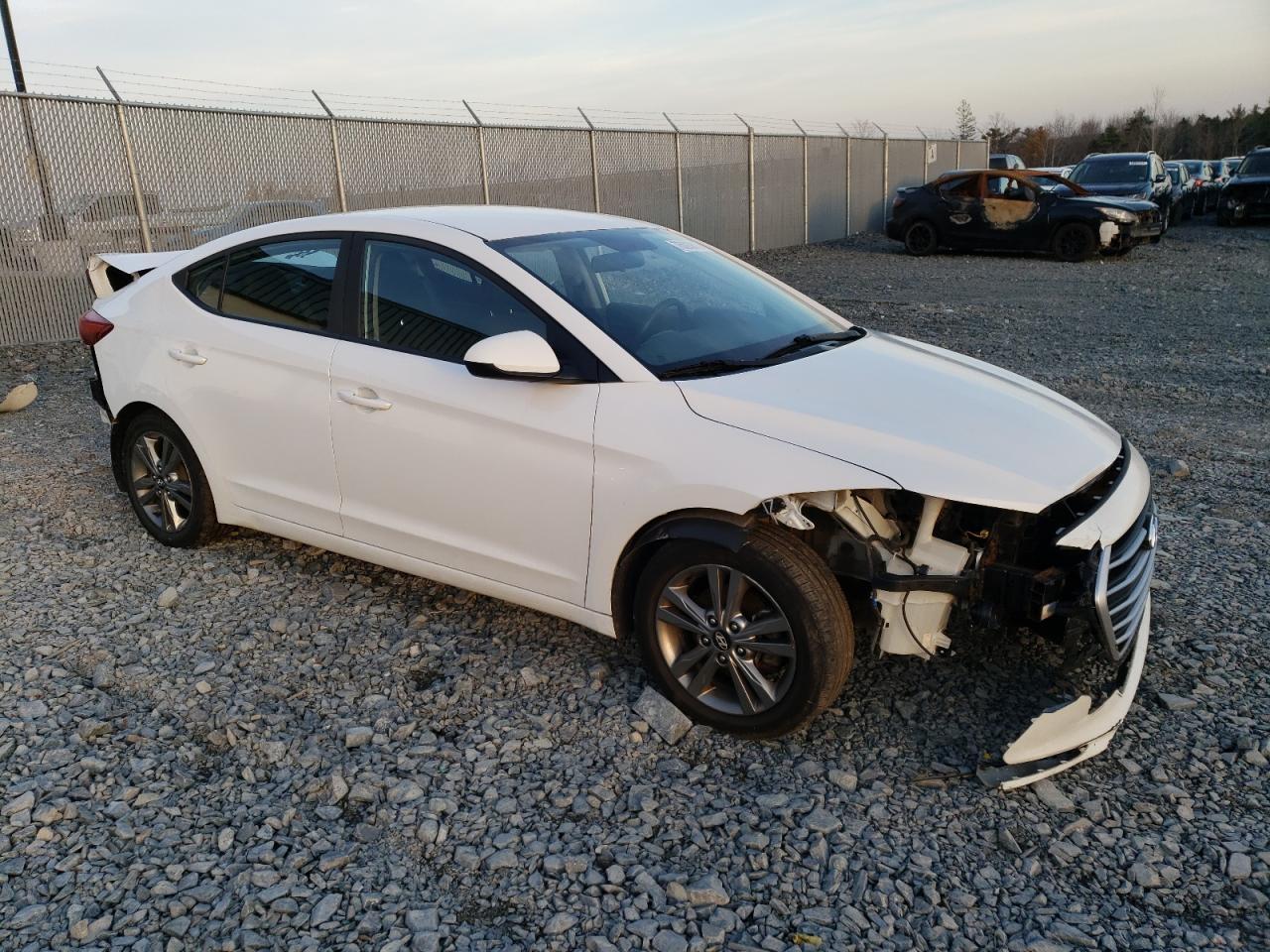 2017 HYUNDAI ELANTRA SE - Image 4