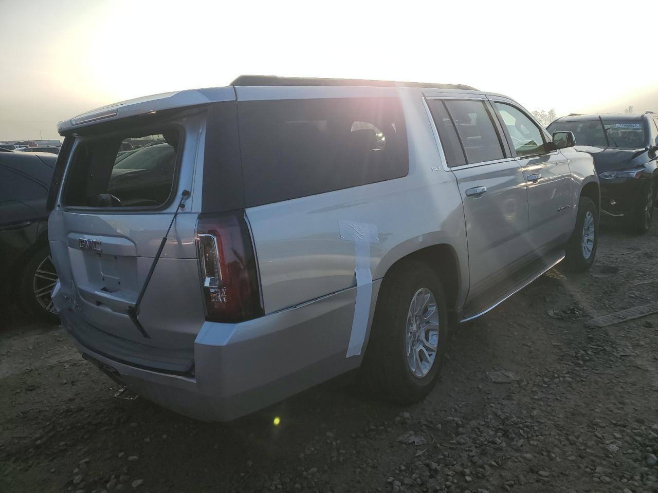 2016 GMC YUKON XL K - Фото 3