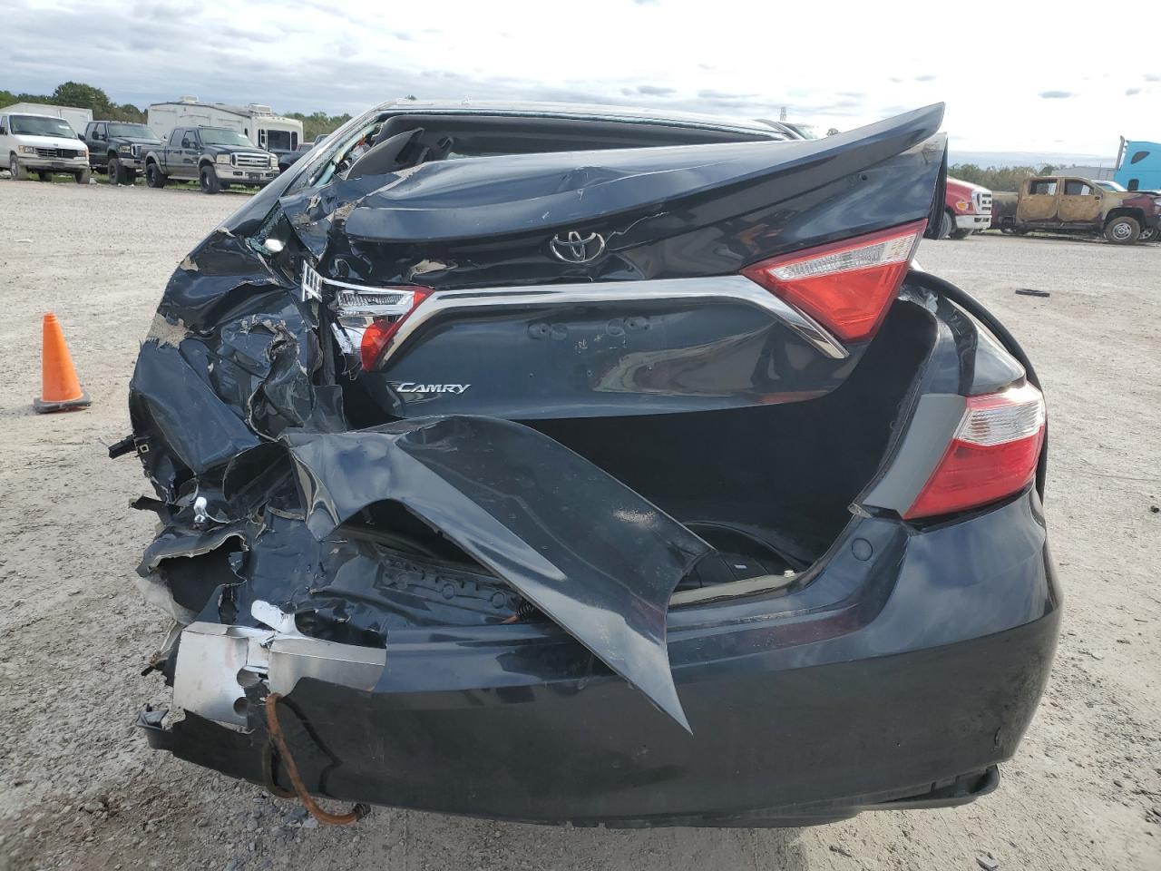 2017 TOYOTA CAMRY LE - Image 6