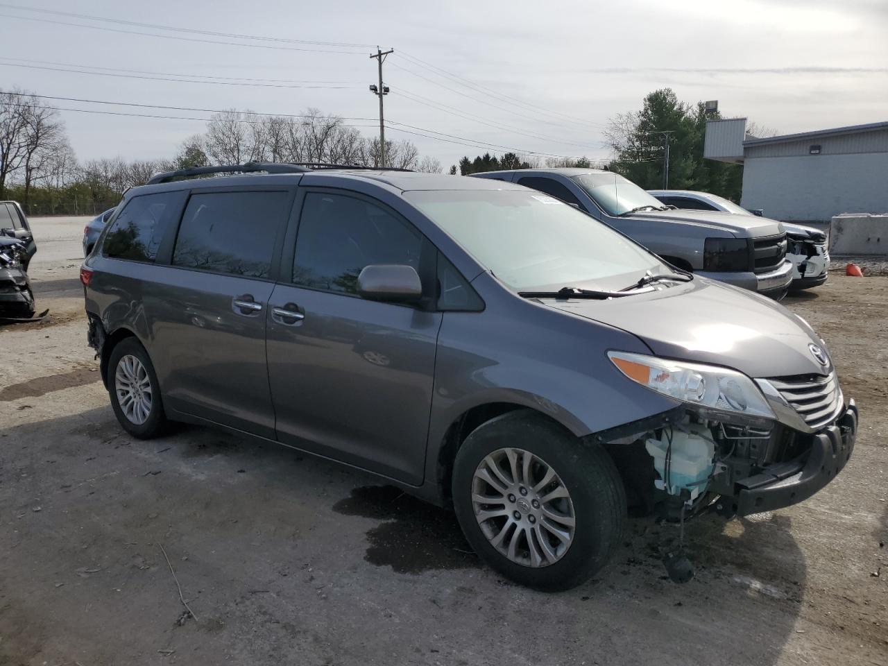 2015 TOYOTA SIENNA XLE - Фото 4