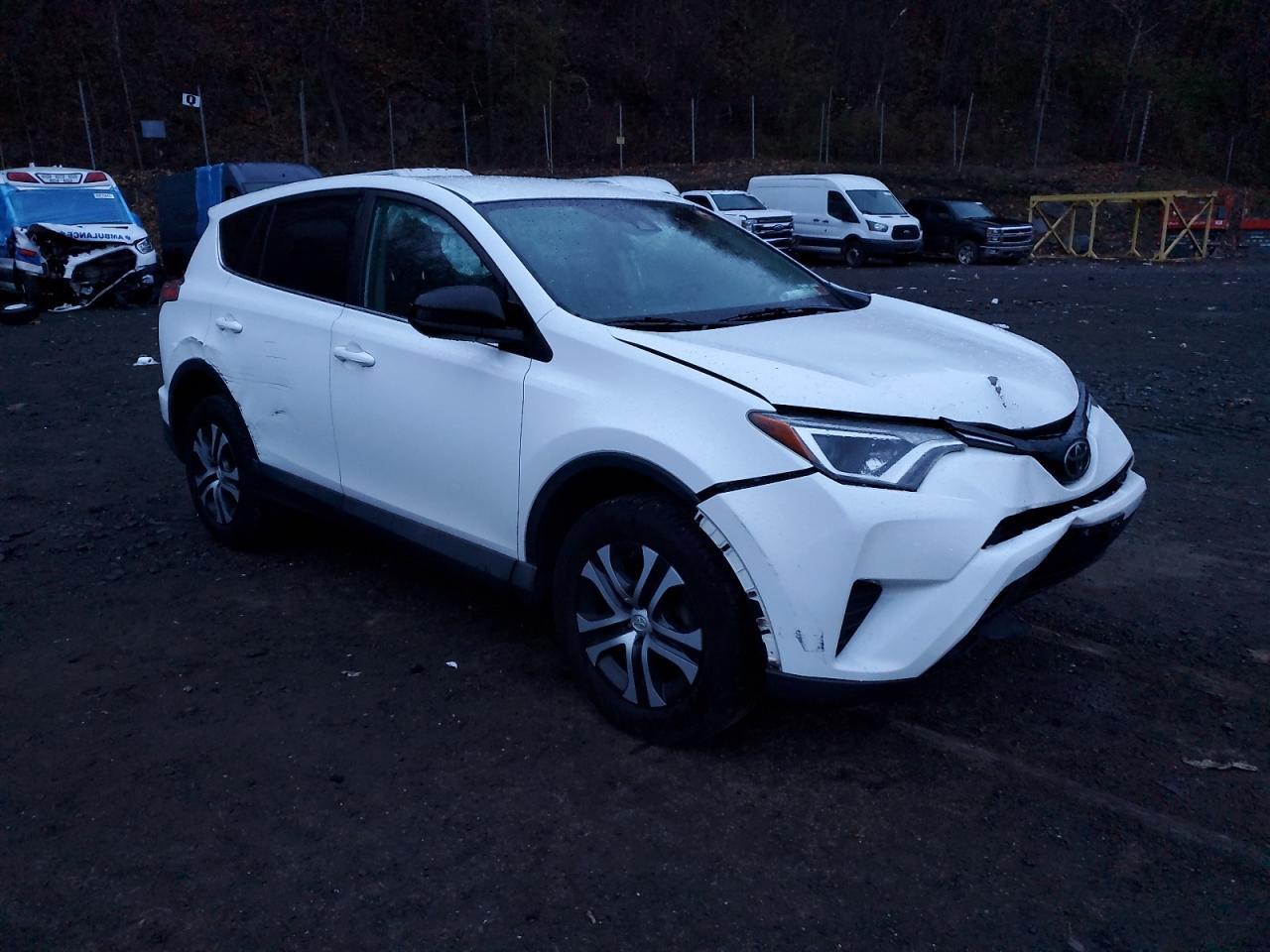 2018 TOYOTA RAV4 LE - Image 4