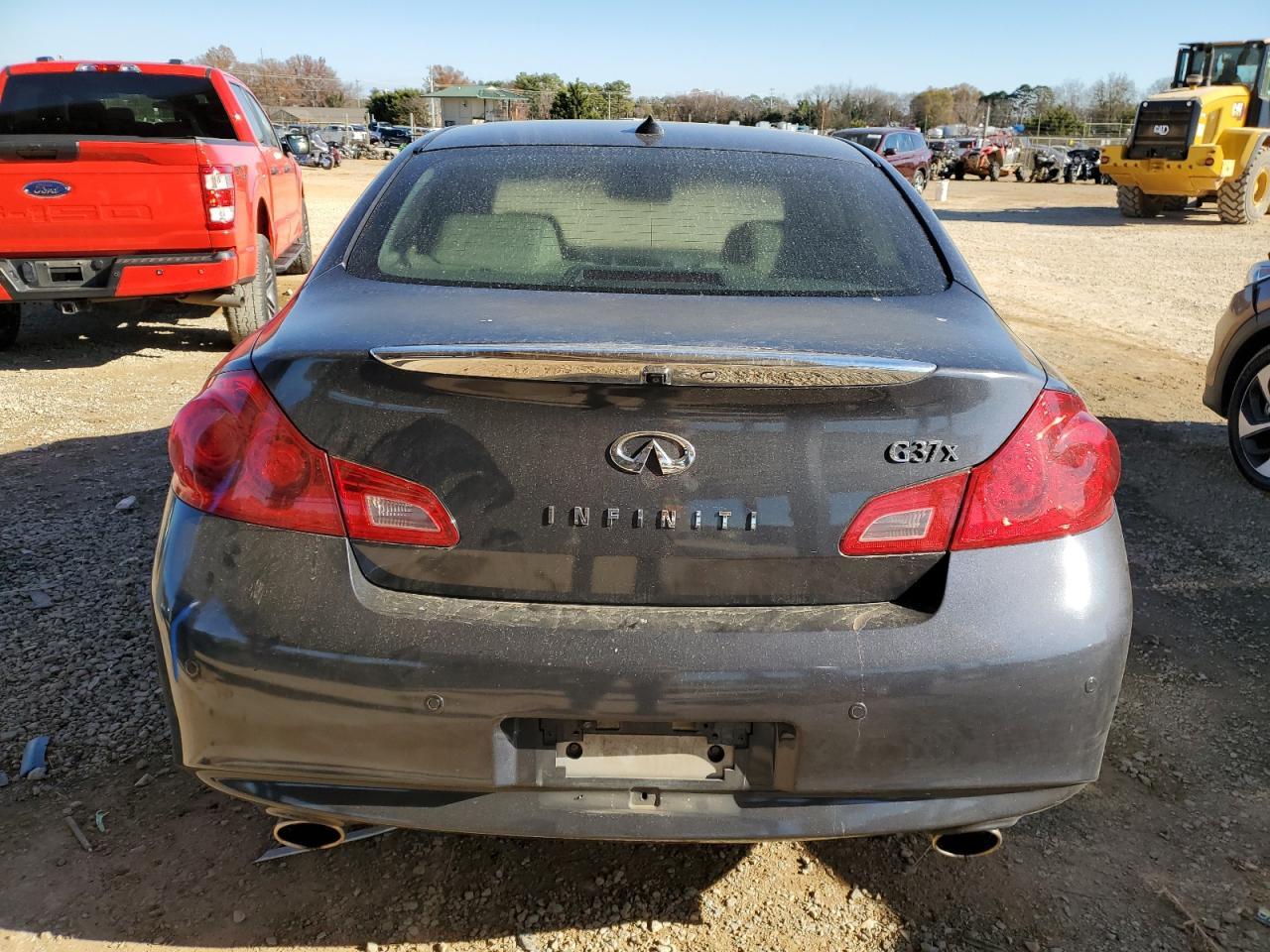2011 INFINITI G37 - Image 6