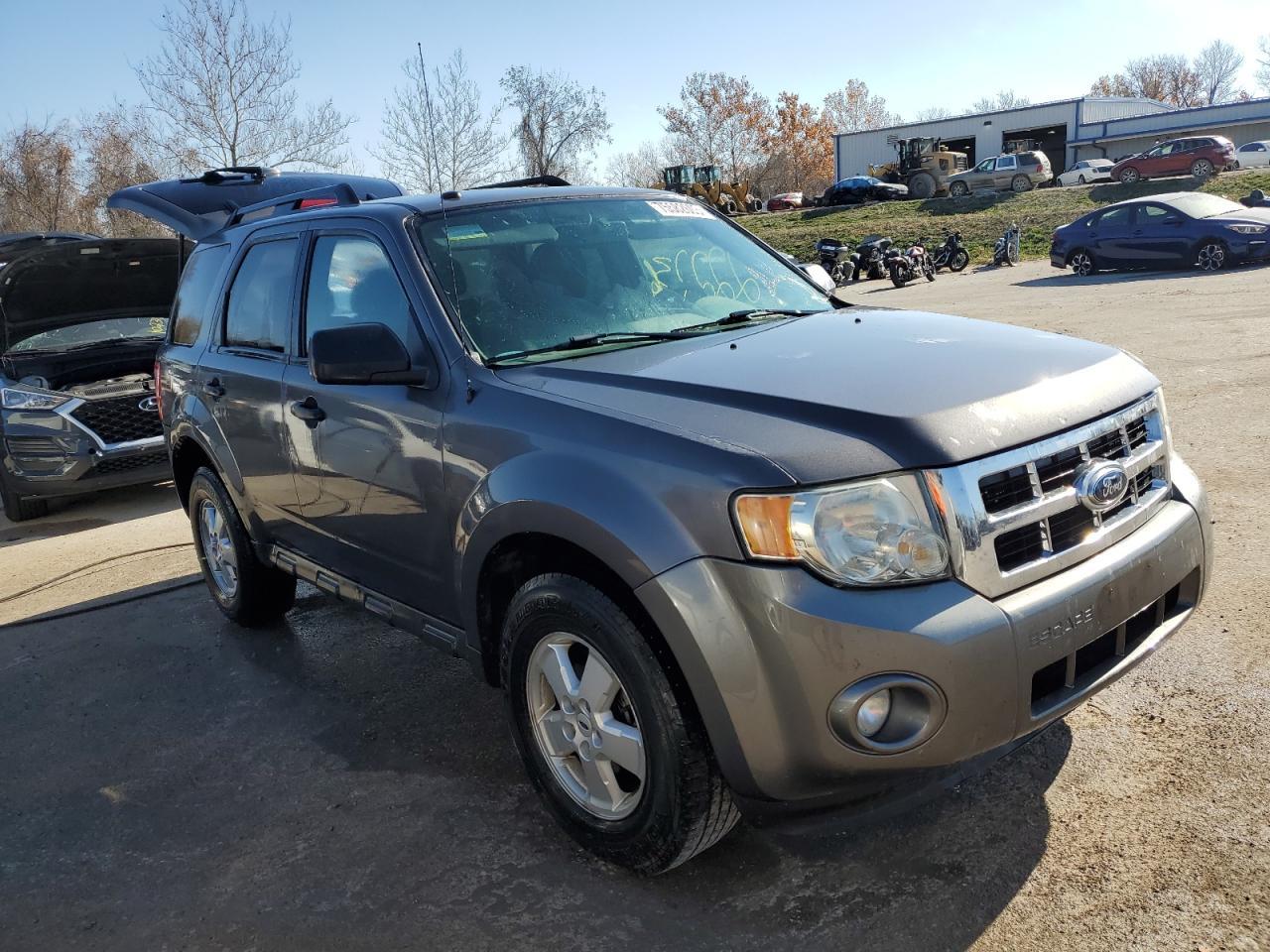 2010 FORD ESCAPE XLT - Image 4