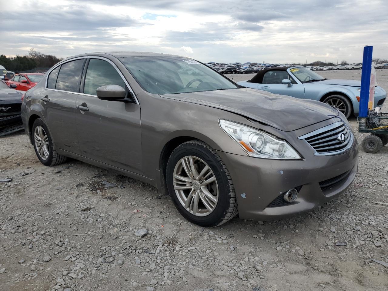 2011 INFINITI G37 - Image 4