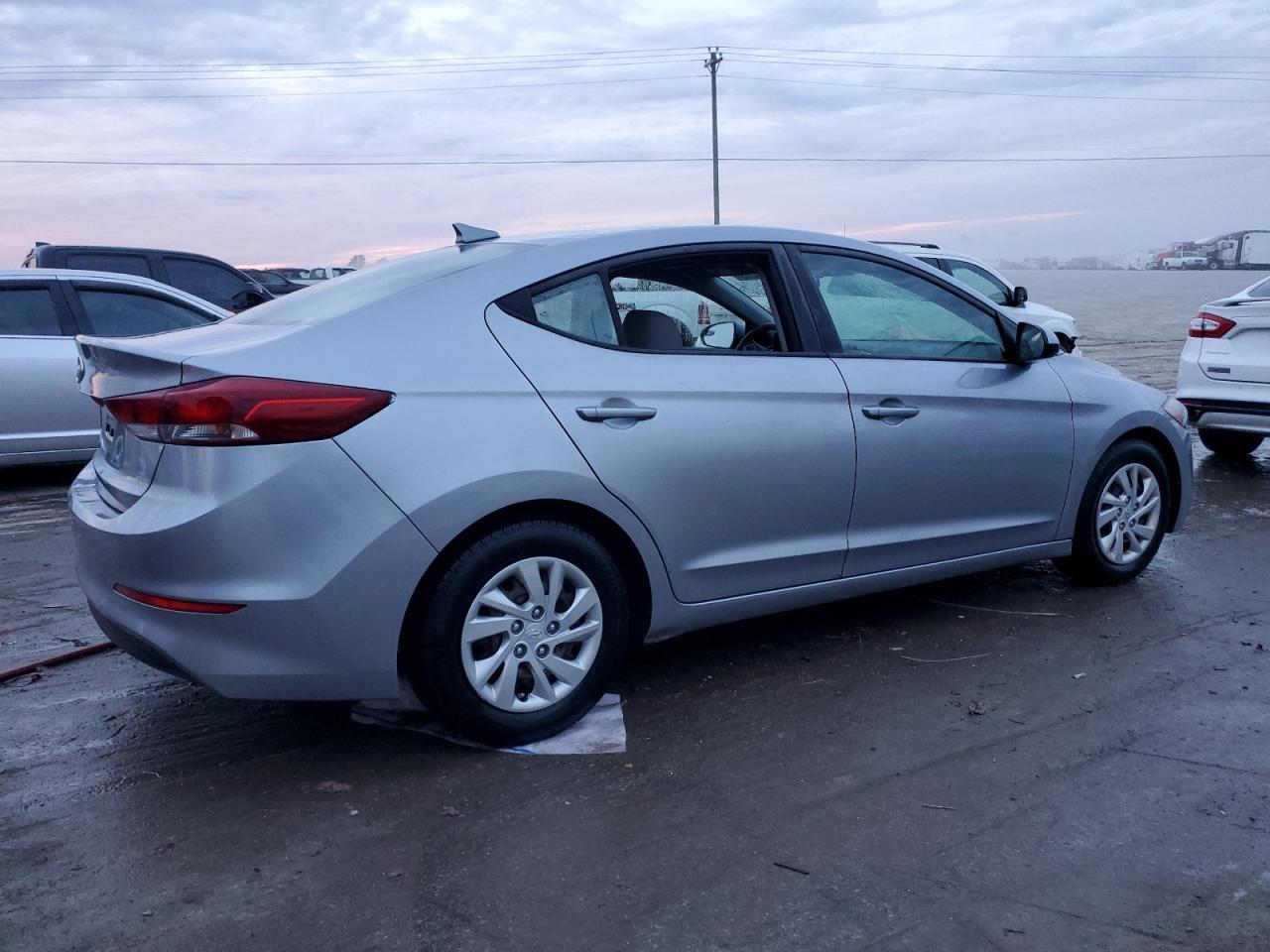 2017 HYUNDAI ELANTRA SE - Image 3