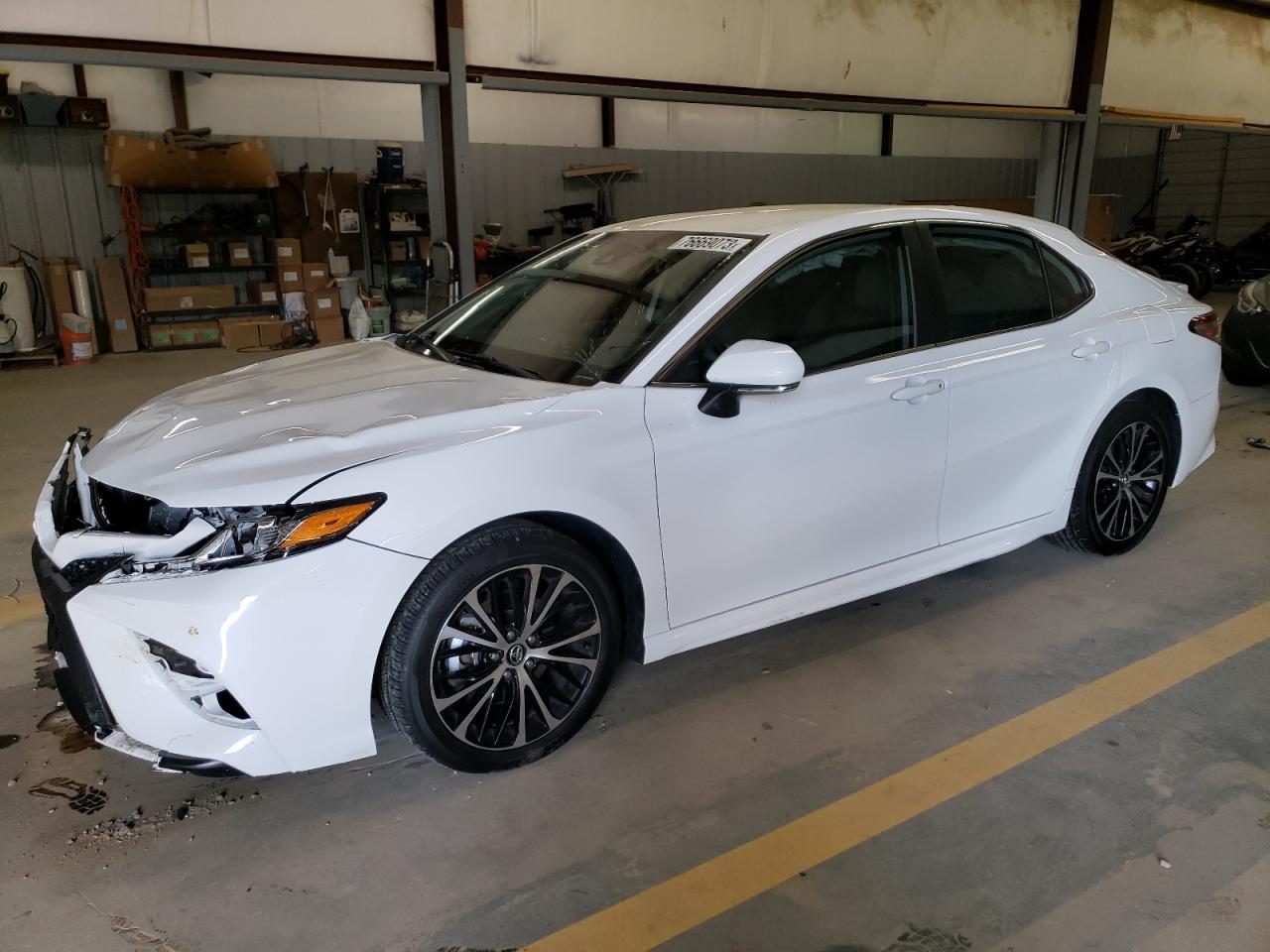 2020 TOYOTA CAMRY SE car image