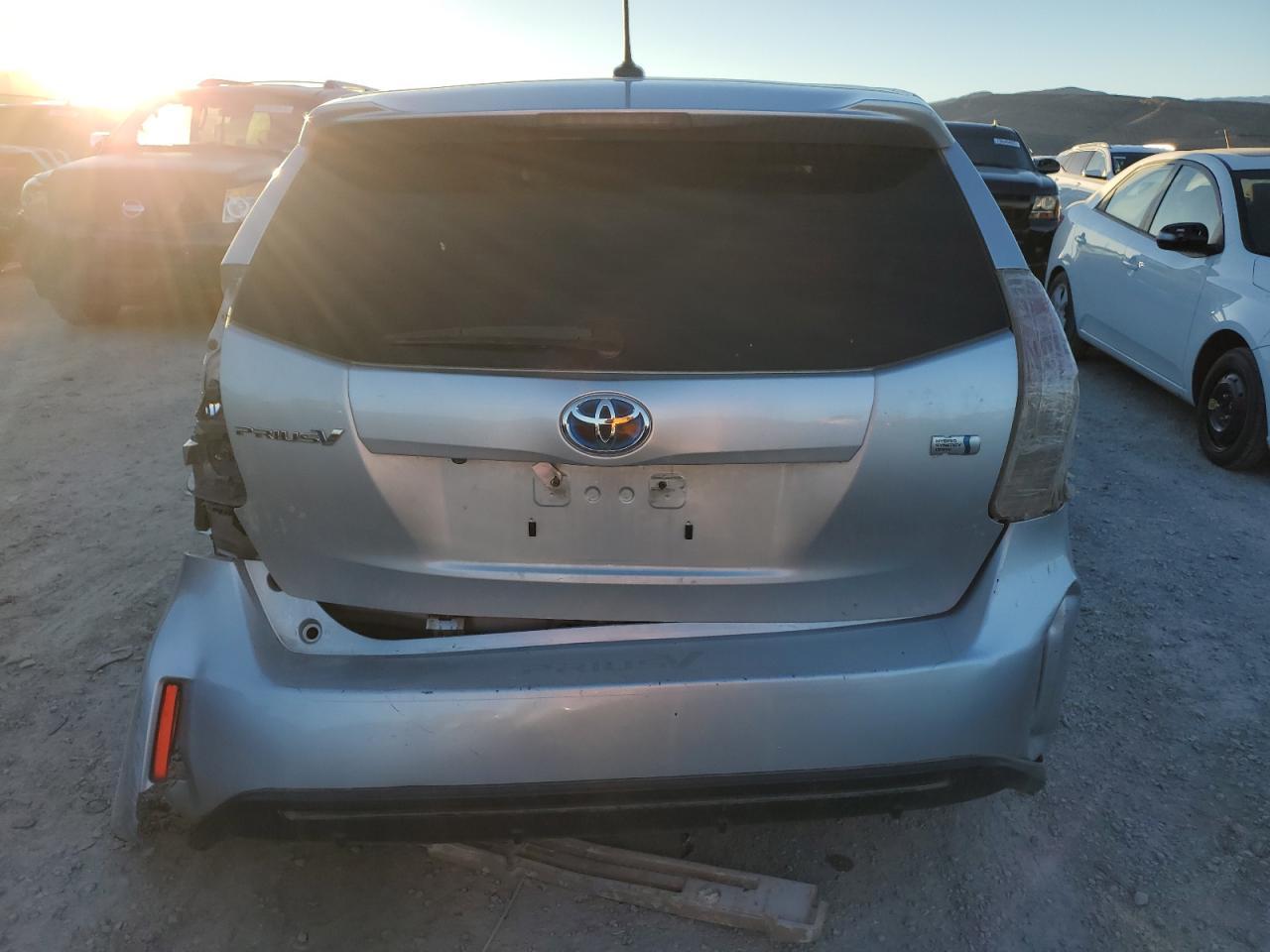 2017 TOYOTA PRIUS V - Фото 6