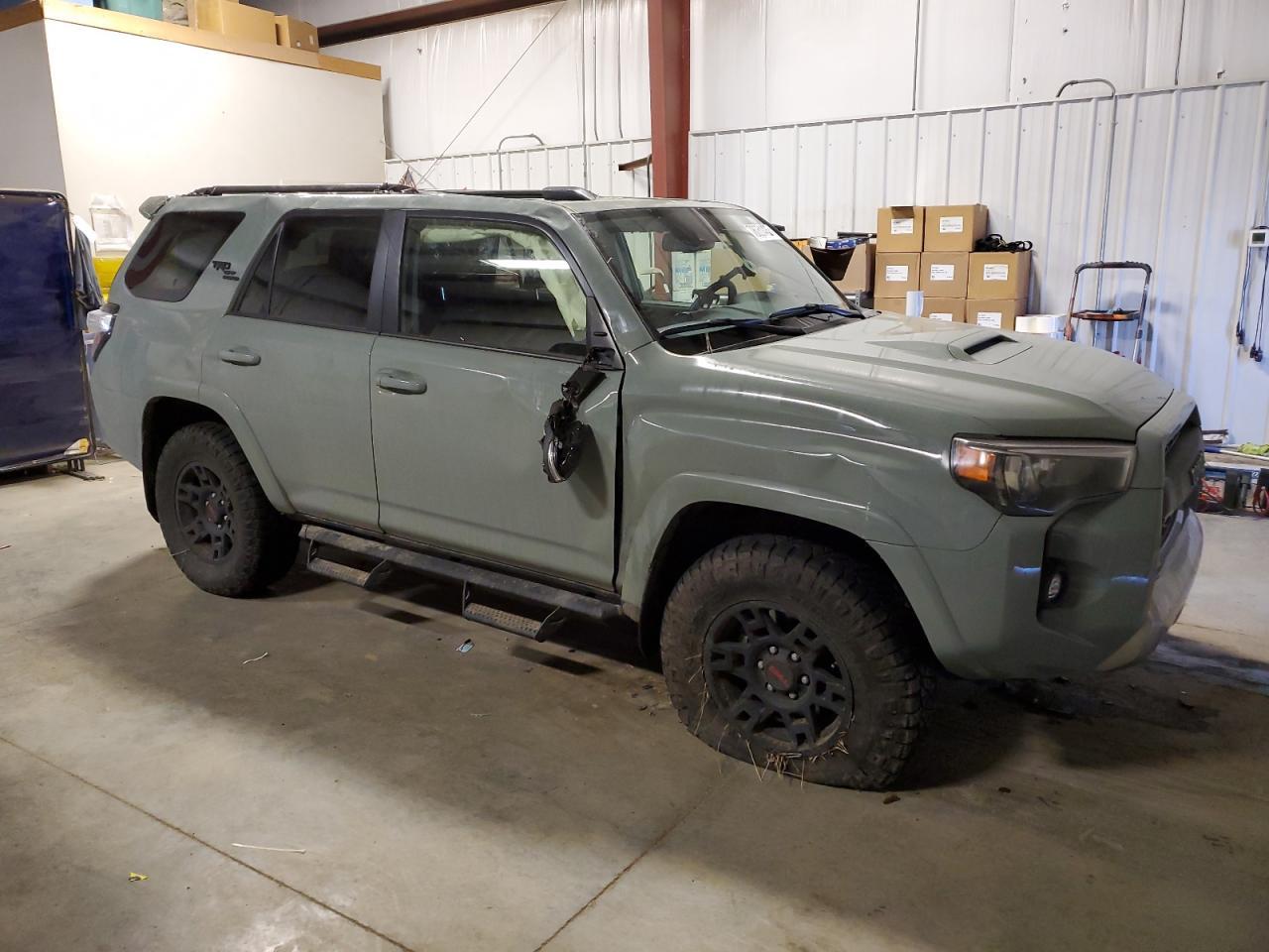 2022 TOYOTA 4RUNNER SR - Фото 4