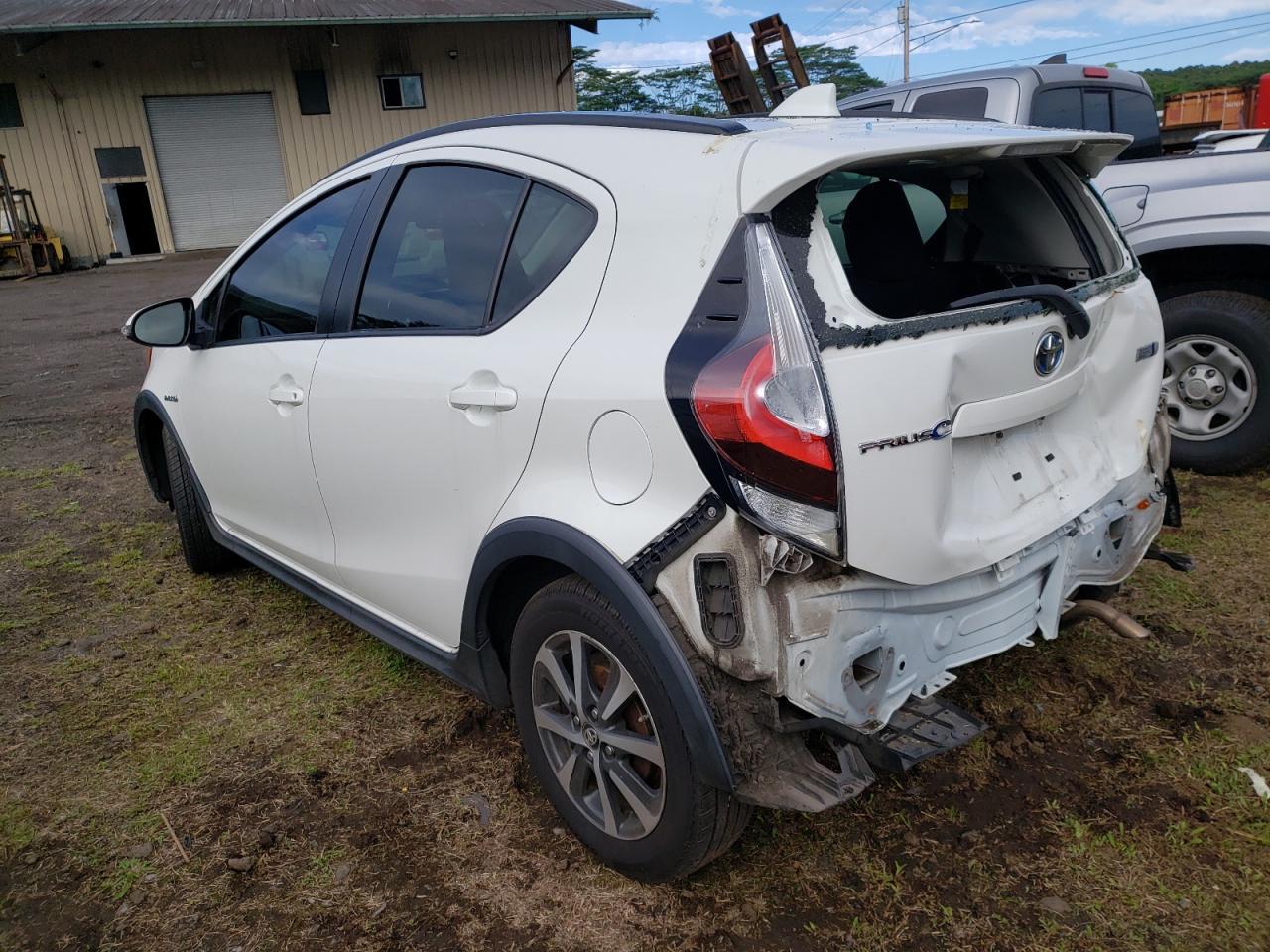 2018 TOYOTA PRIUS C - Image 2
