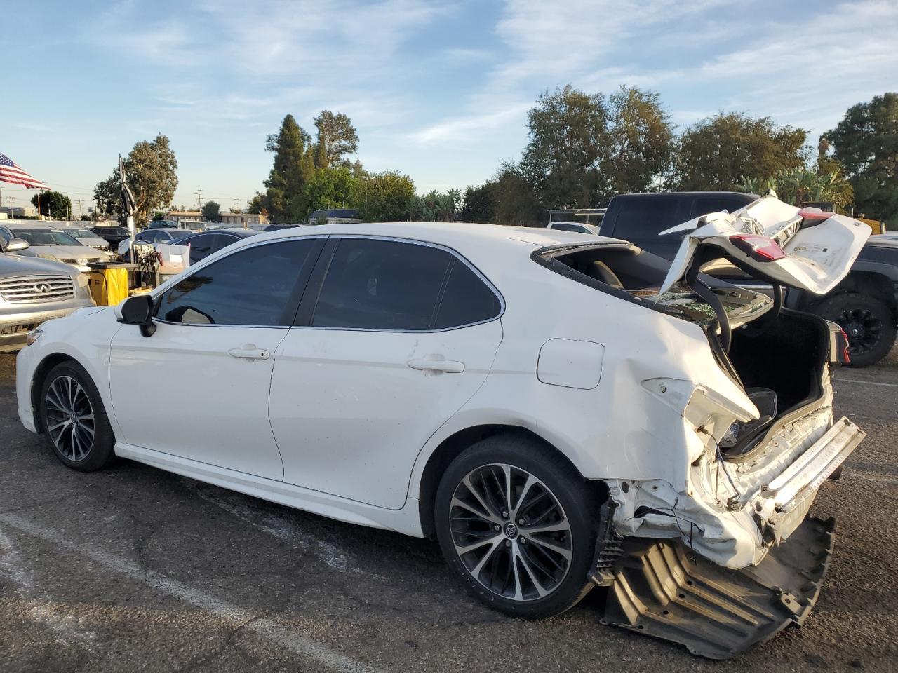 2018 TOYOTA CAMRY L - Фото 2