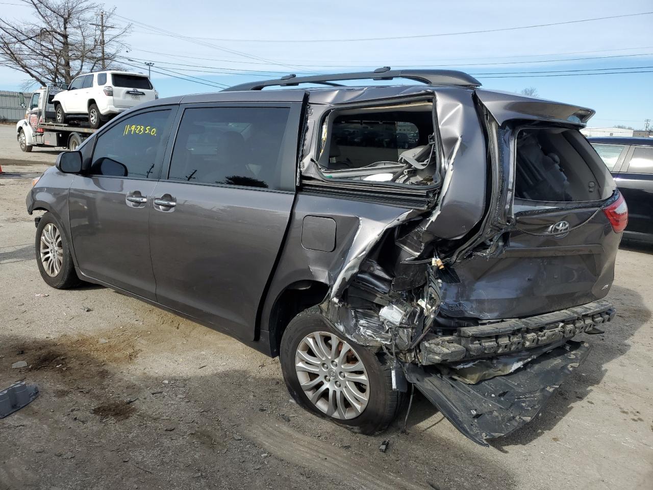 2015 TOYOTA SIENNA XLE - Фото 2