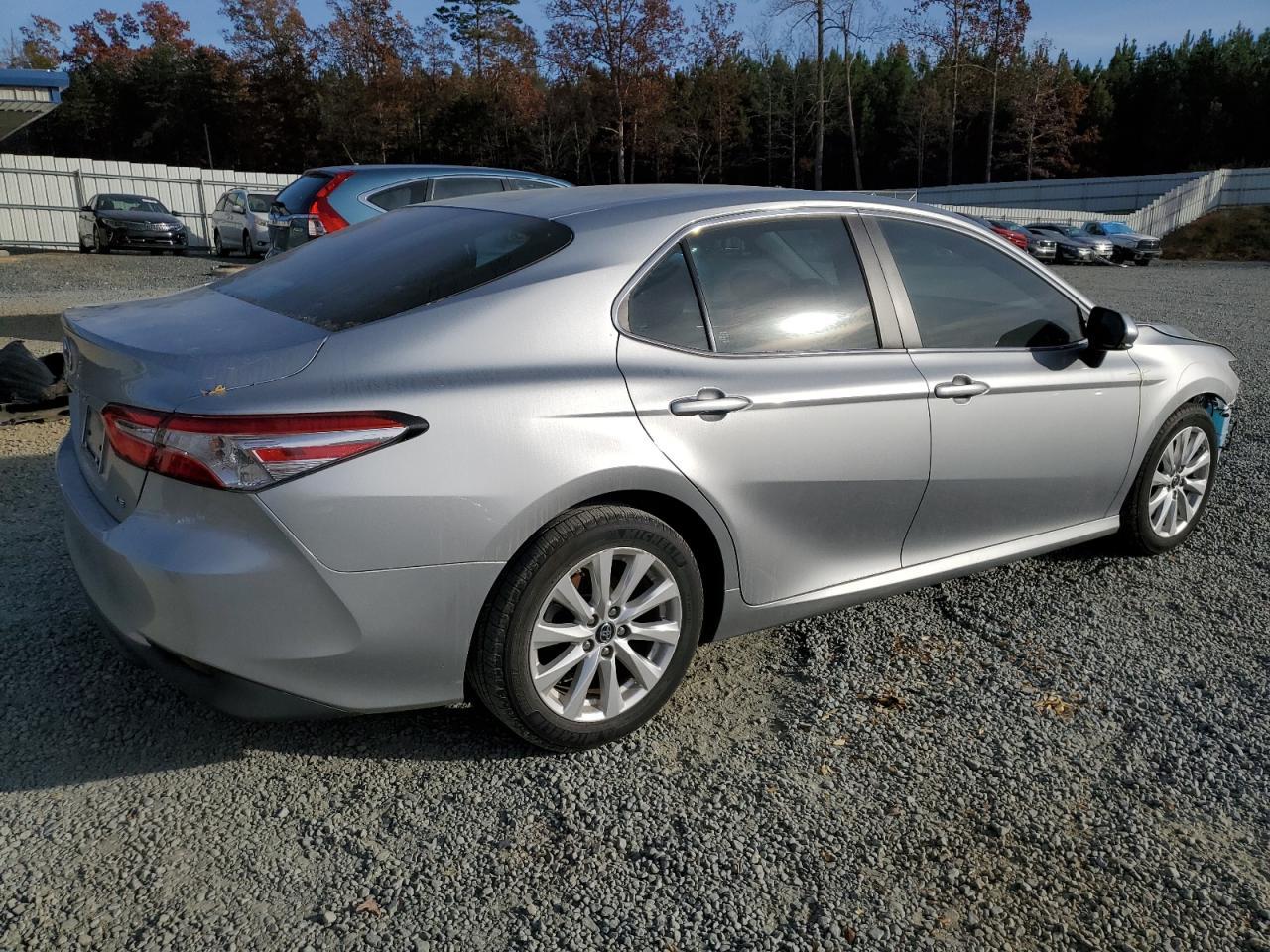 2018 TOYOTA CAMRY L - Фото 3