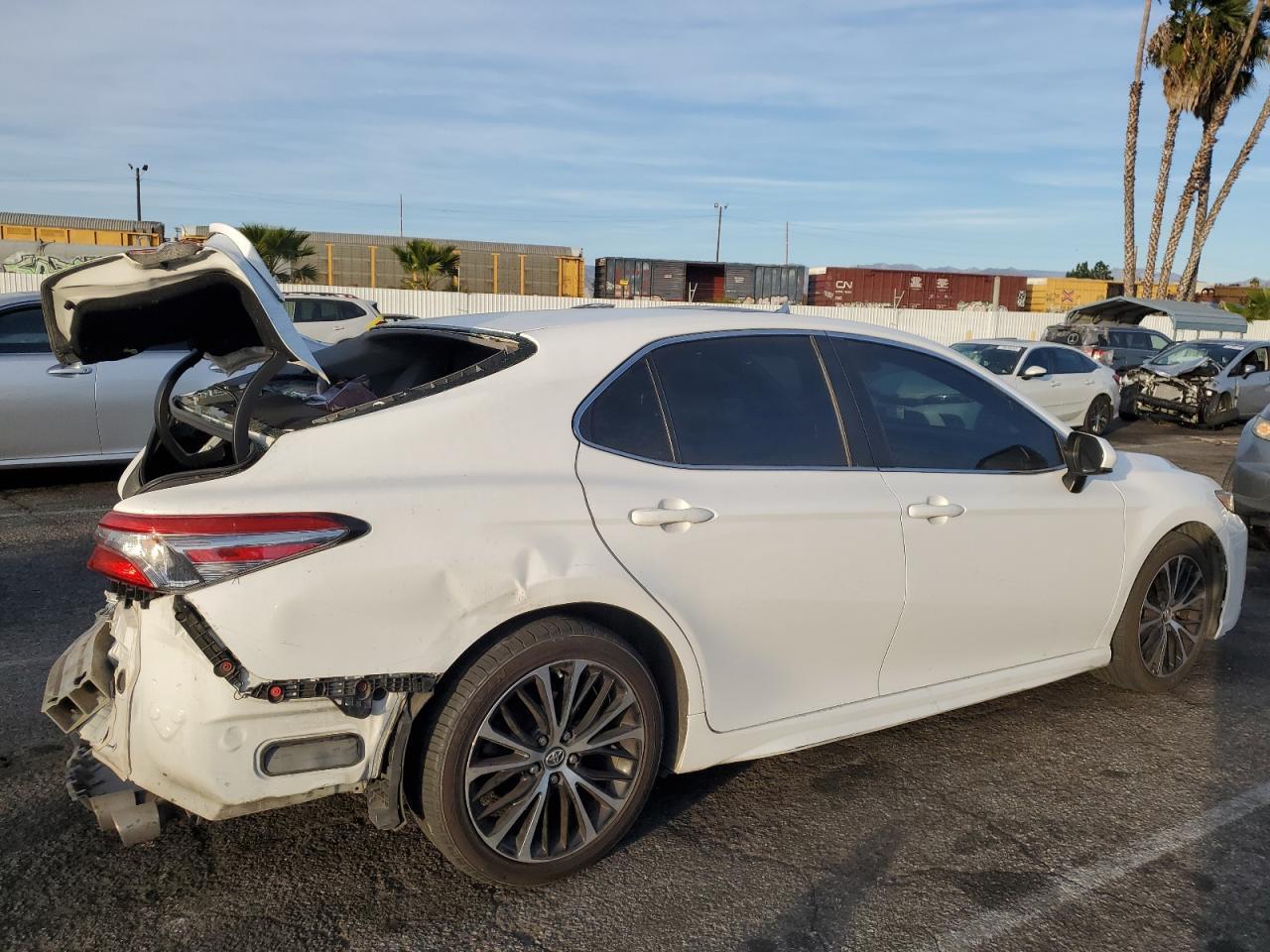 2018 TOYOTA CAMRY L - Фото 3