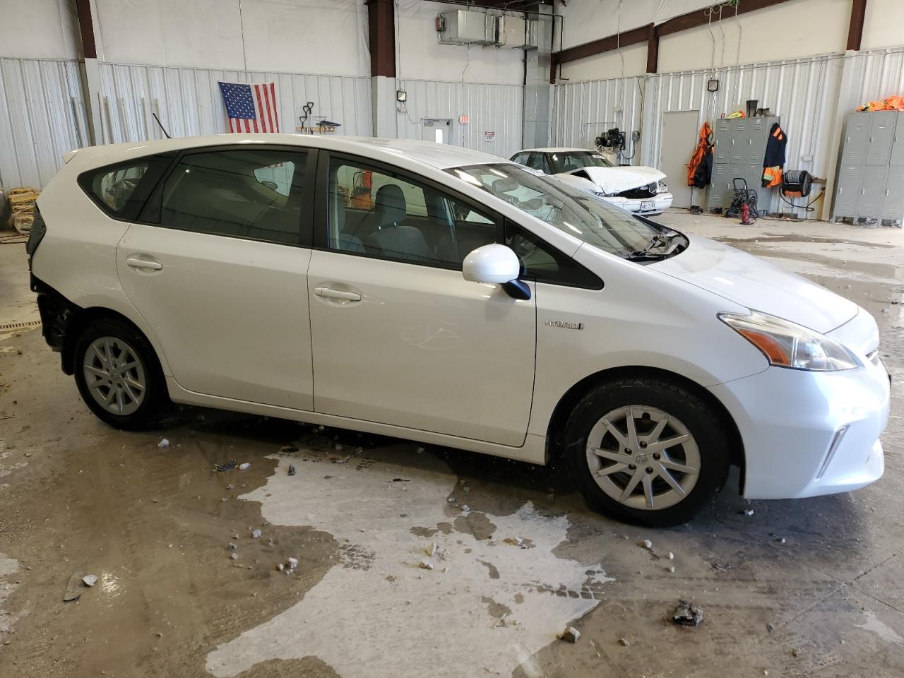 2013 TOYOTA PRIUS V - Фото 4