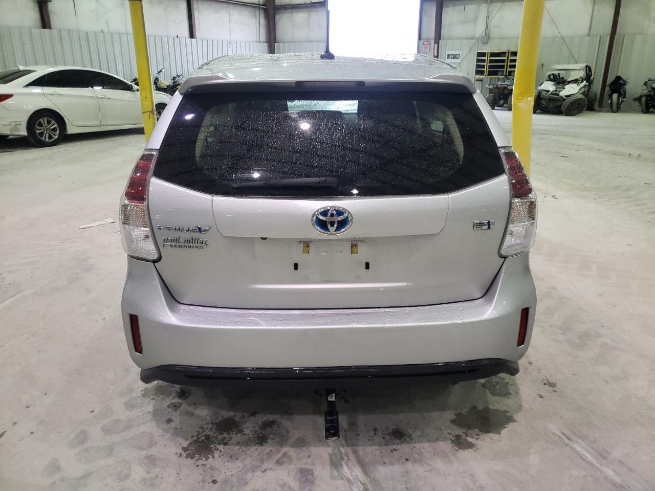 2017 TOYOTA PRIUS V - Фото 6