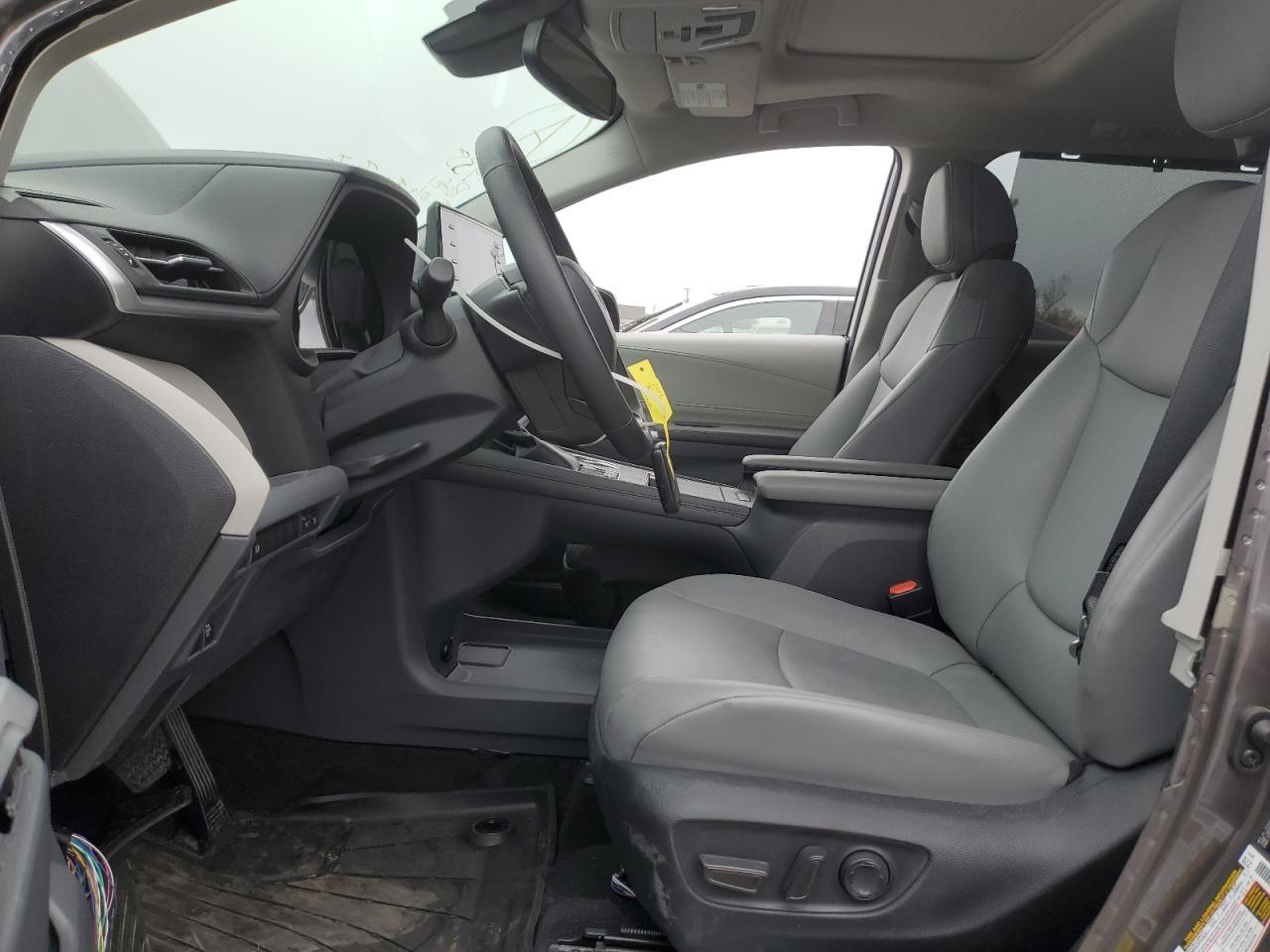 2023 TOYOTA SIENNA XLE - Image 7