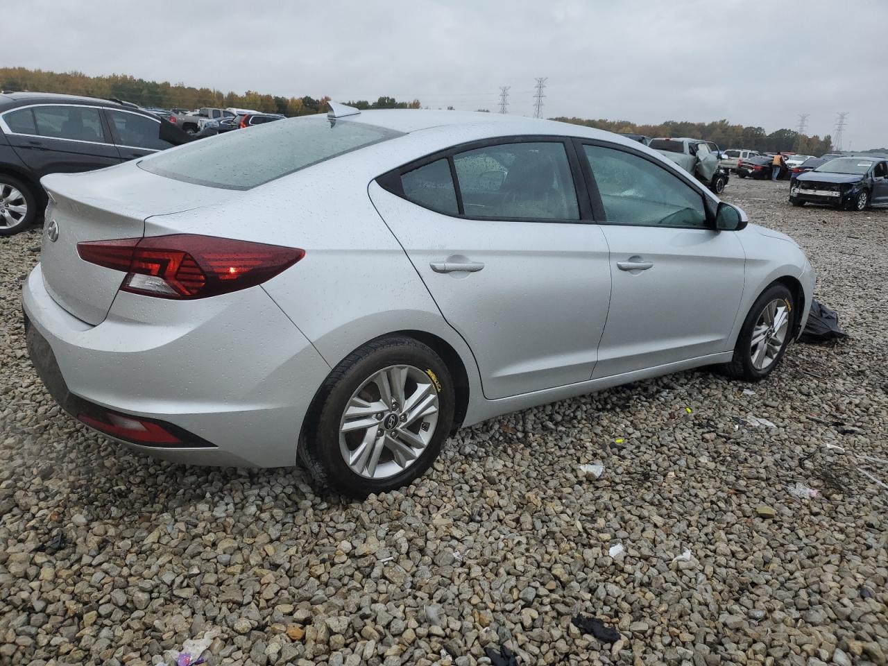 2019 HYUNDAI ELANTRA SE - Фото 3