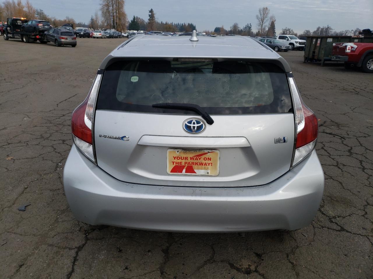 2015 TOYOTA PRIUS C - Image 6