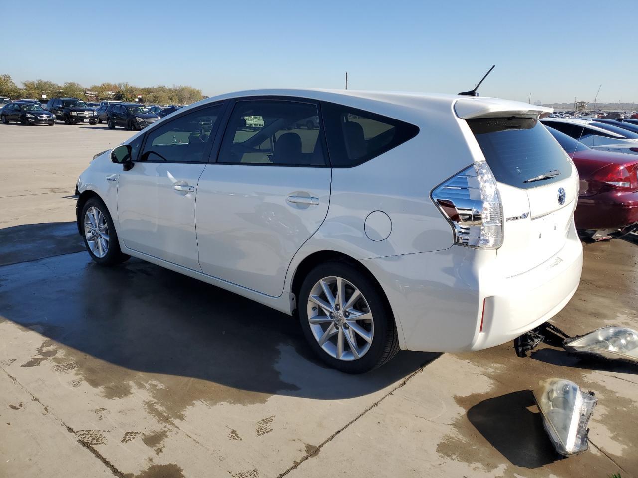 2013 TOYOTA PRIUS V - Image 2