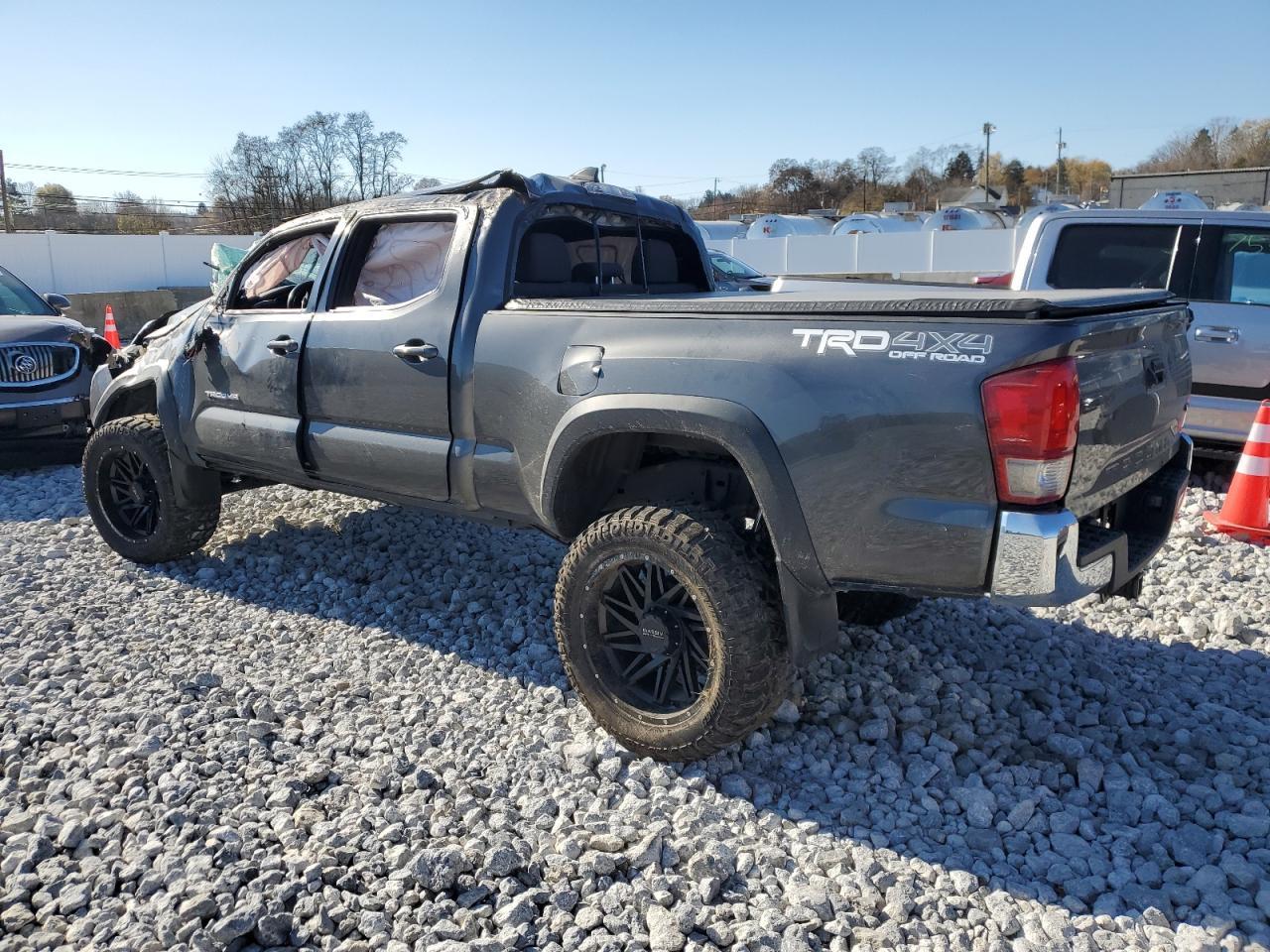 2017 TOYOTA TACOMA DOU - Фото 2