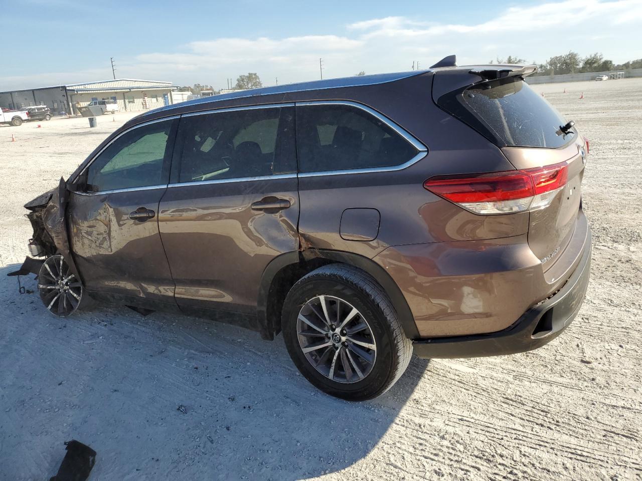 2019 TOYOTA HIGHLANDER - Фото 2