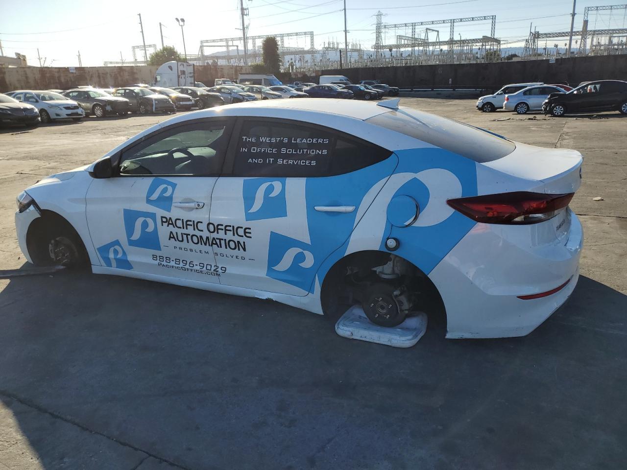 2018 HYUNDAI ELANTRA SE - Фото 2