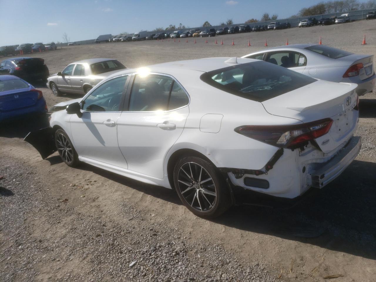 2021 TOYOTA CAMRY SE - Фото 2