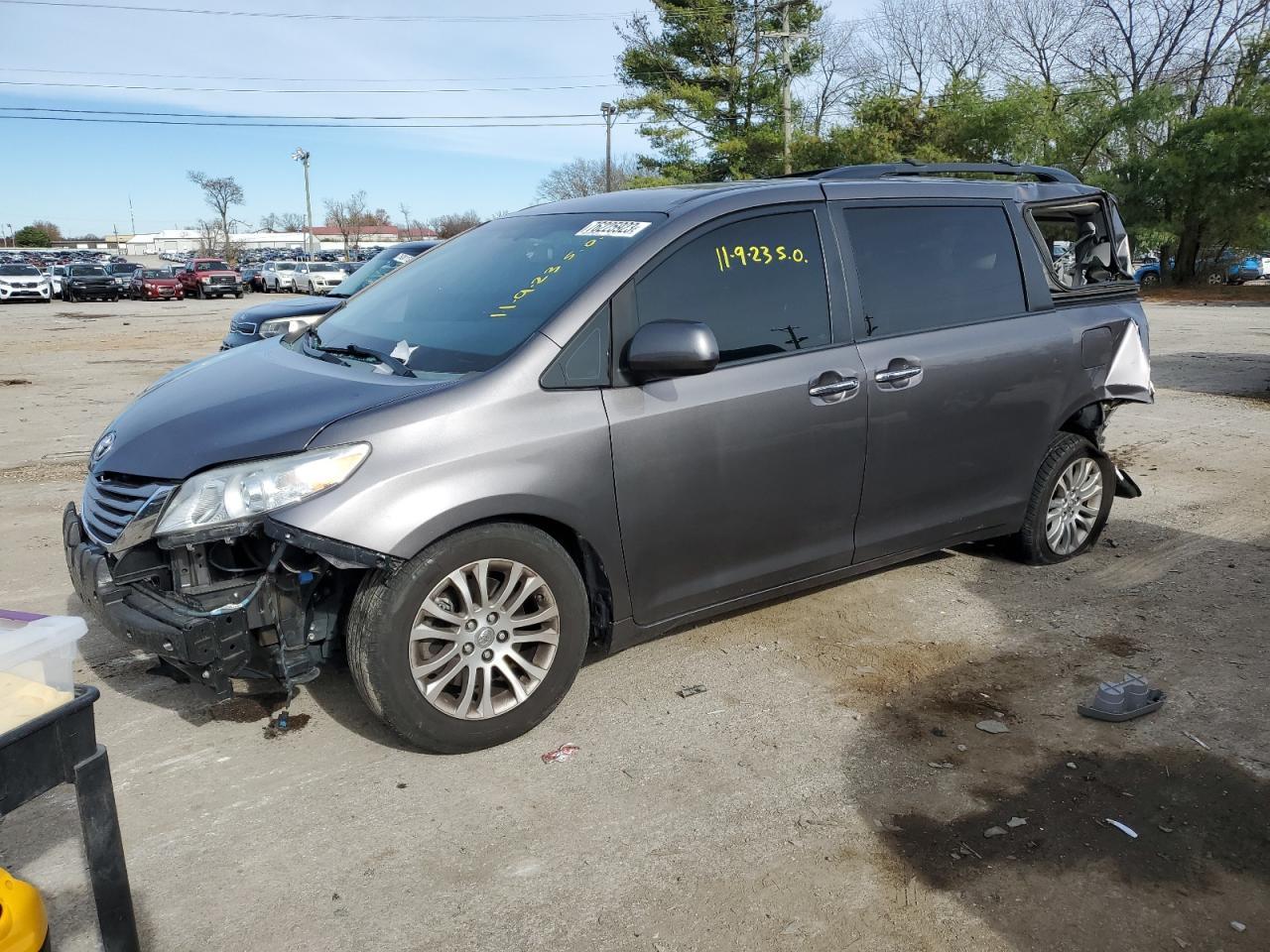 2015 TOYOTA SIENNA XLE