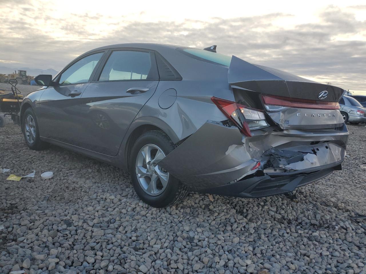 2022 HYUNDAI ELANTRA SE - Фото 2