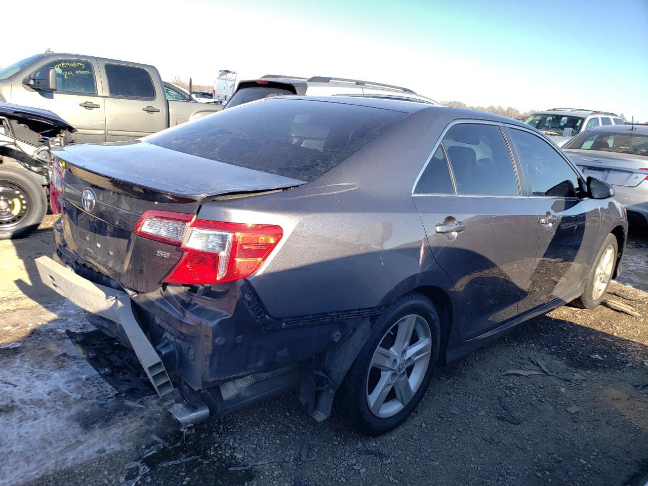 2014 TOYOTA CAMRY L - Фото 3