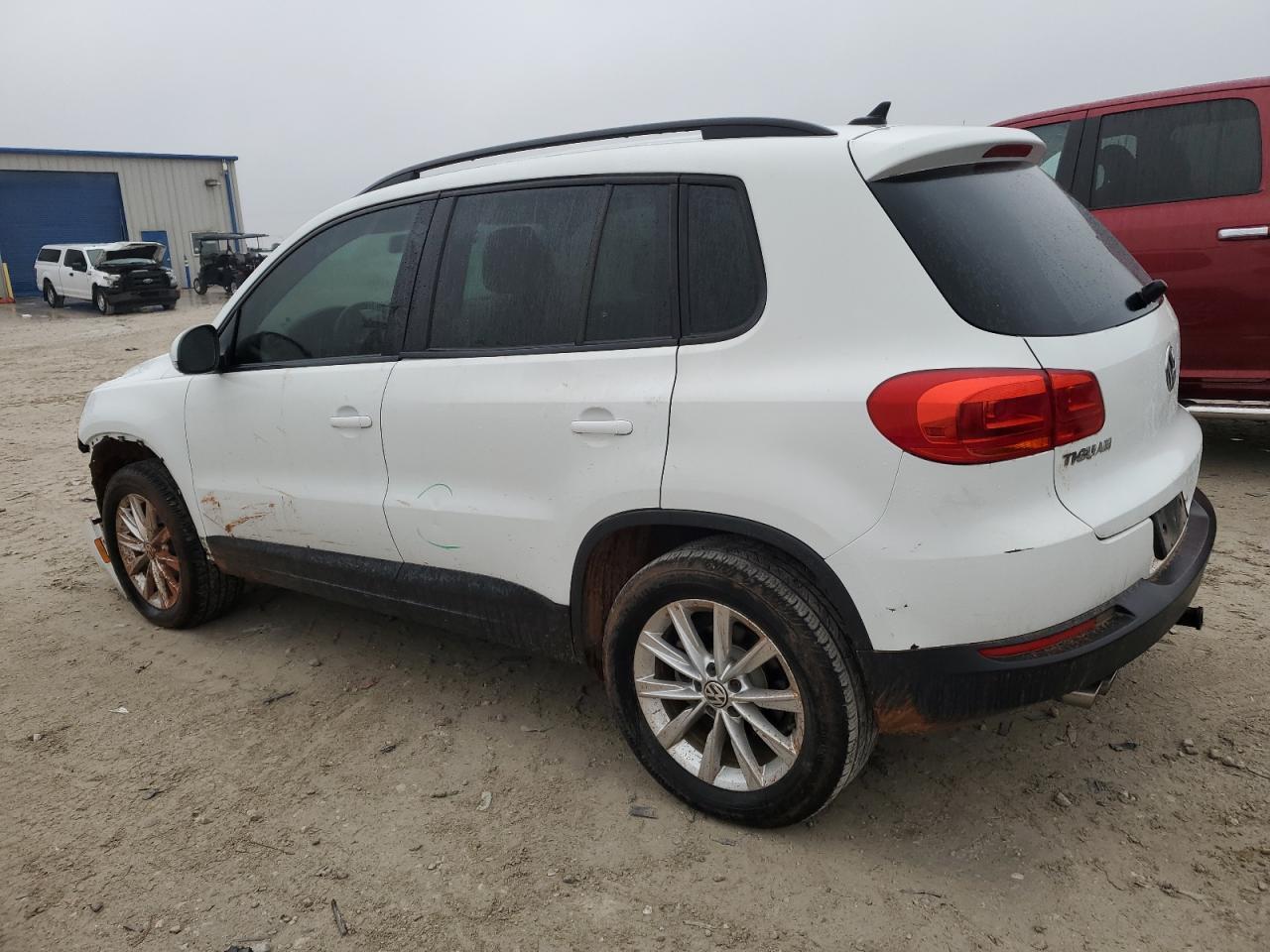 2015 VOLKSWAGEN TIGUAN S - Фото 2