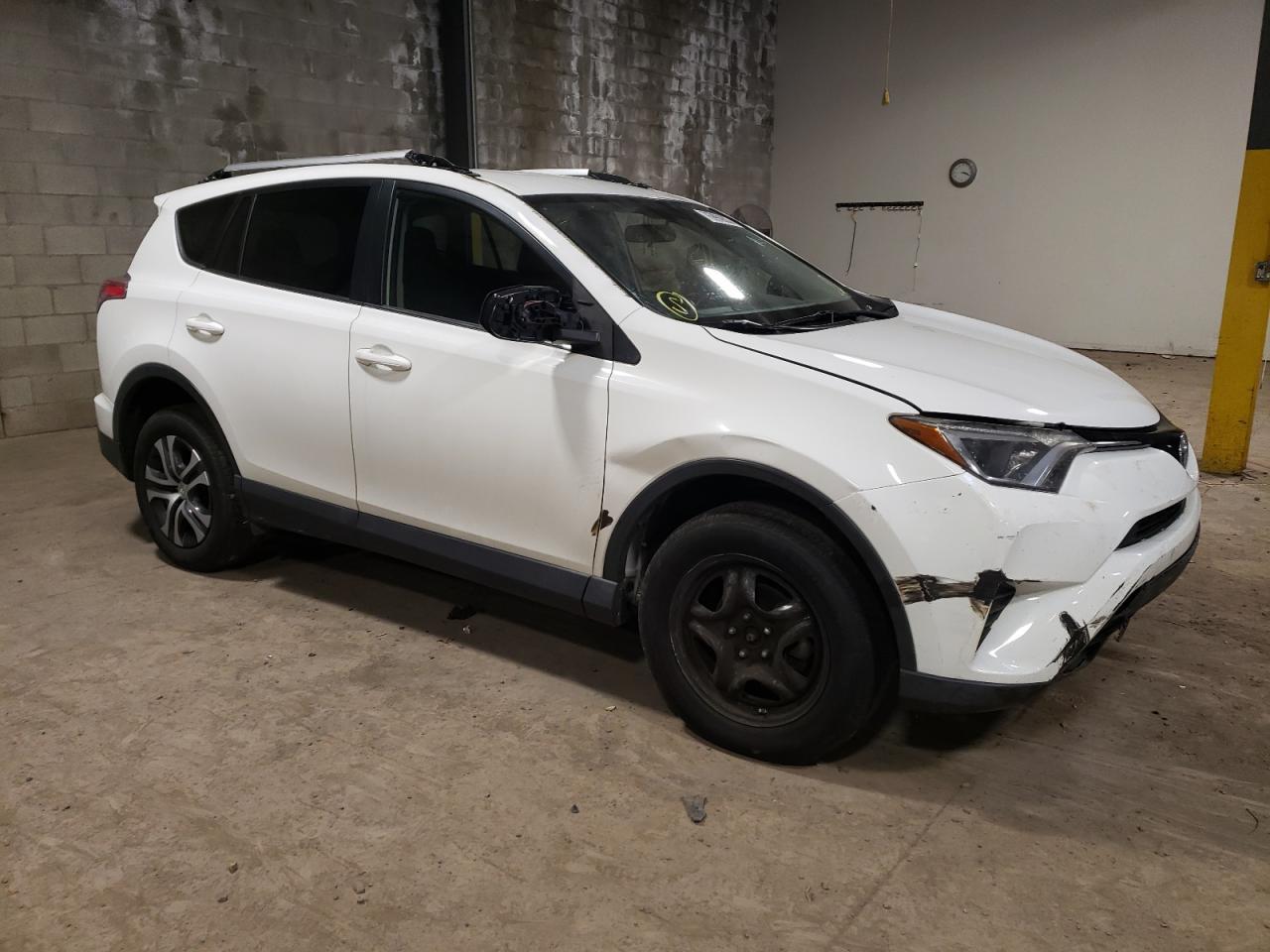 2016 TOYOTA RAV4 LE - Фото 4