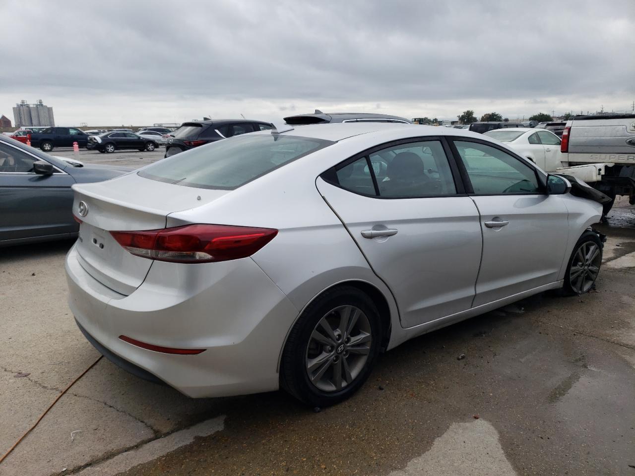 2018 HYUNDAI ELANTRA SE - Фото 3