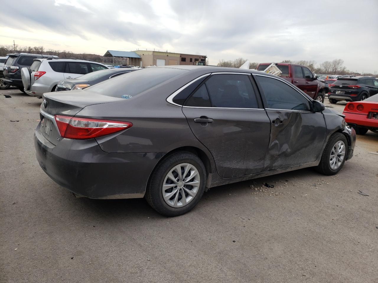 2015 TOYOTA CAMRY LE - Фото 3