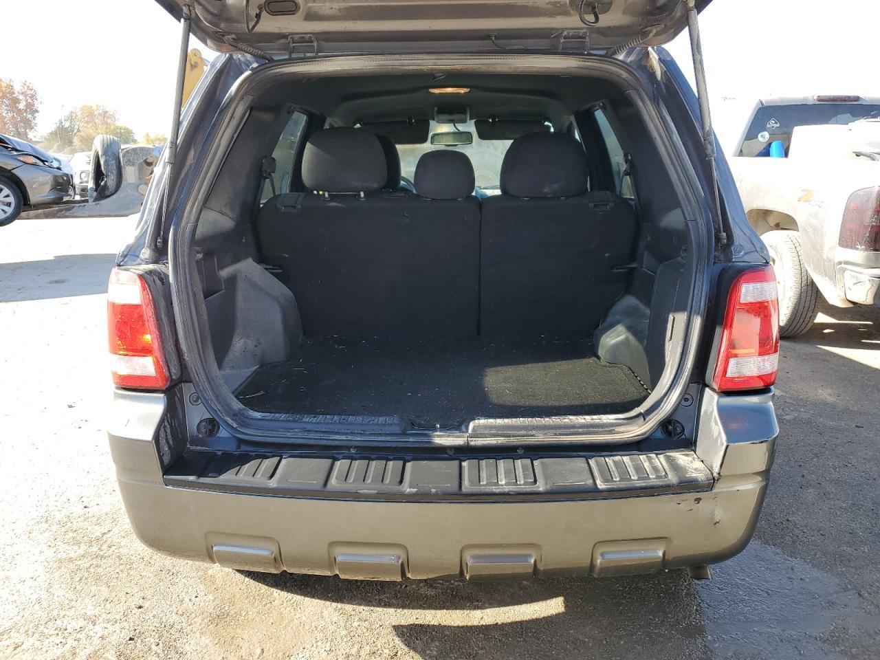 2010 FORD ESCAPE XLT - Image 6