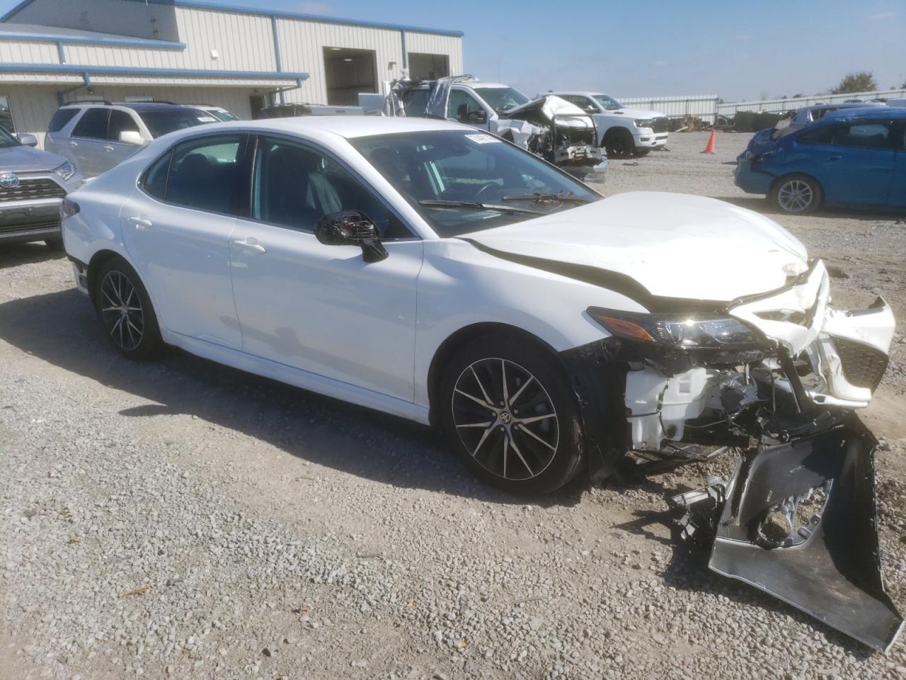 2021 TOYOTA CAMRY SE - Фото 4