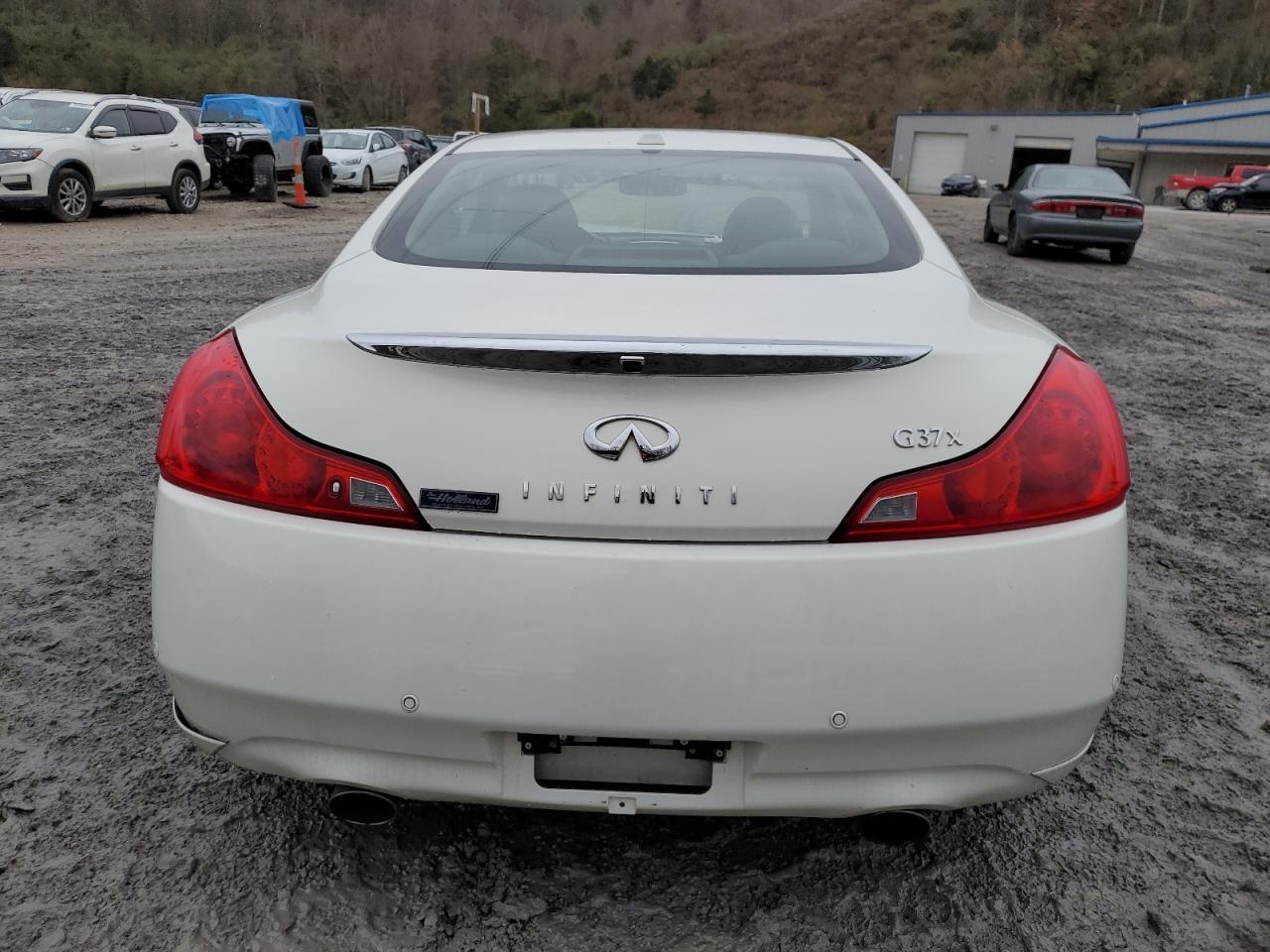 2011 INFINITI G37 - Image 6