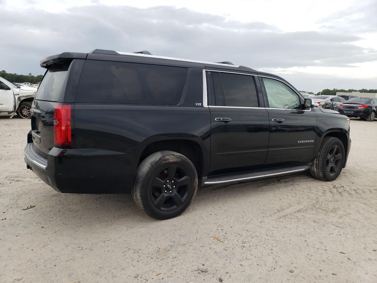 2015 CHEVROLET SUBURBAN C - Фото 3