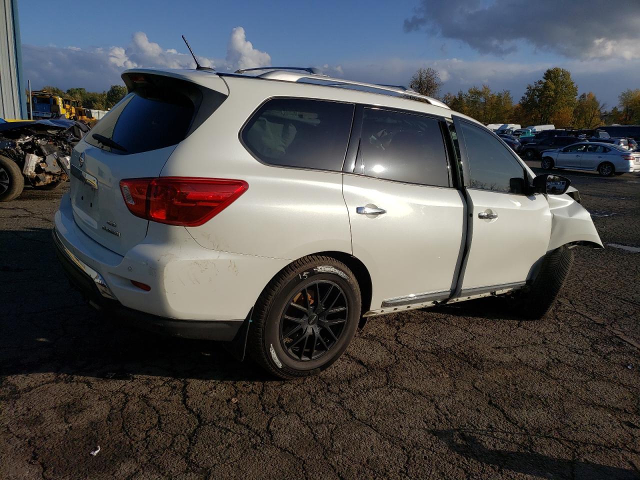 2018 NISSAN PATHFINDER - Фото 3